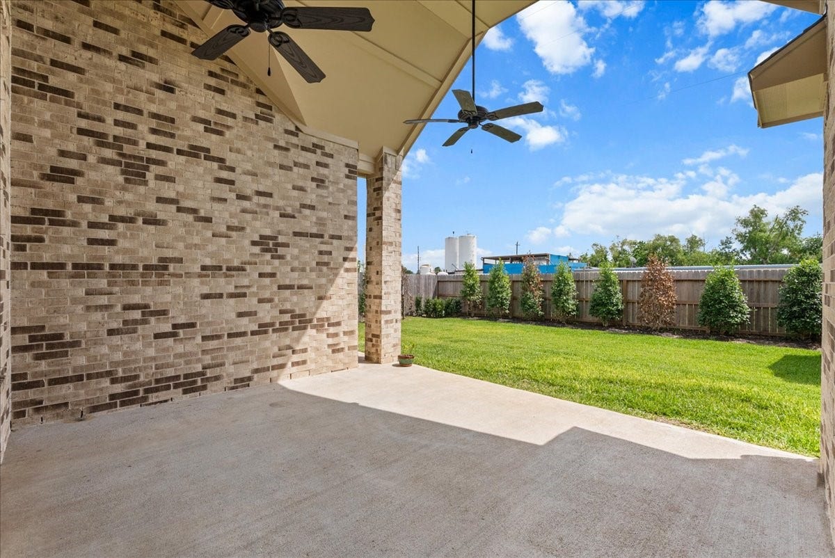 4816 Blue Pearl Lane, League City, TX 77573 Covered patio
