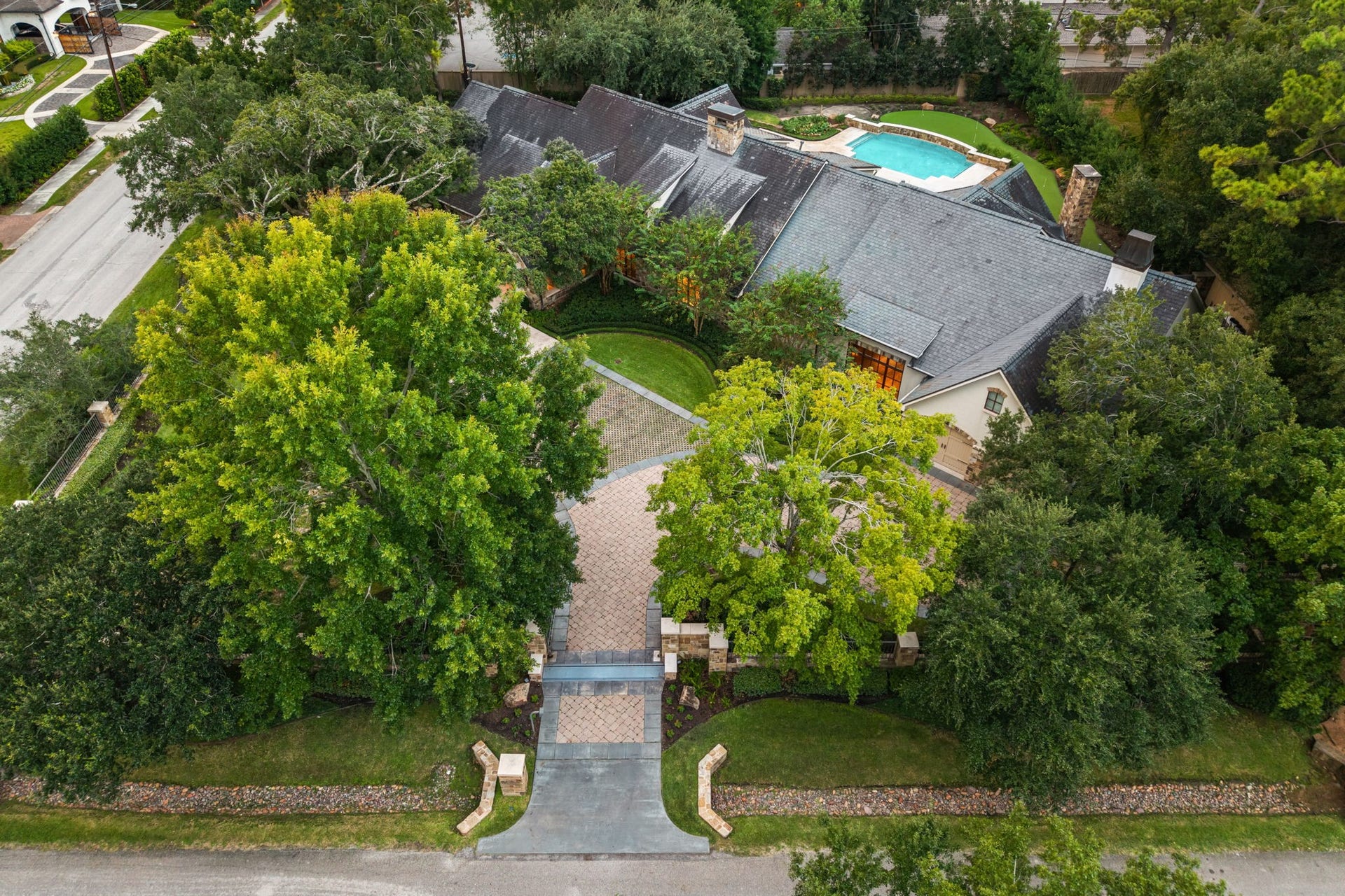 1 Gage Court, Houston, TX 77024 This aerial view highlights the extensive drainage and flood-mitigation improvements integrated throughout the property. According to the seller, more than $275,000 was invested in engineered systems including lift stations, underground drainage, pumps, check valves and automatic flood gates, with no flooding reported during Hurricane Harvey.