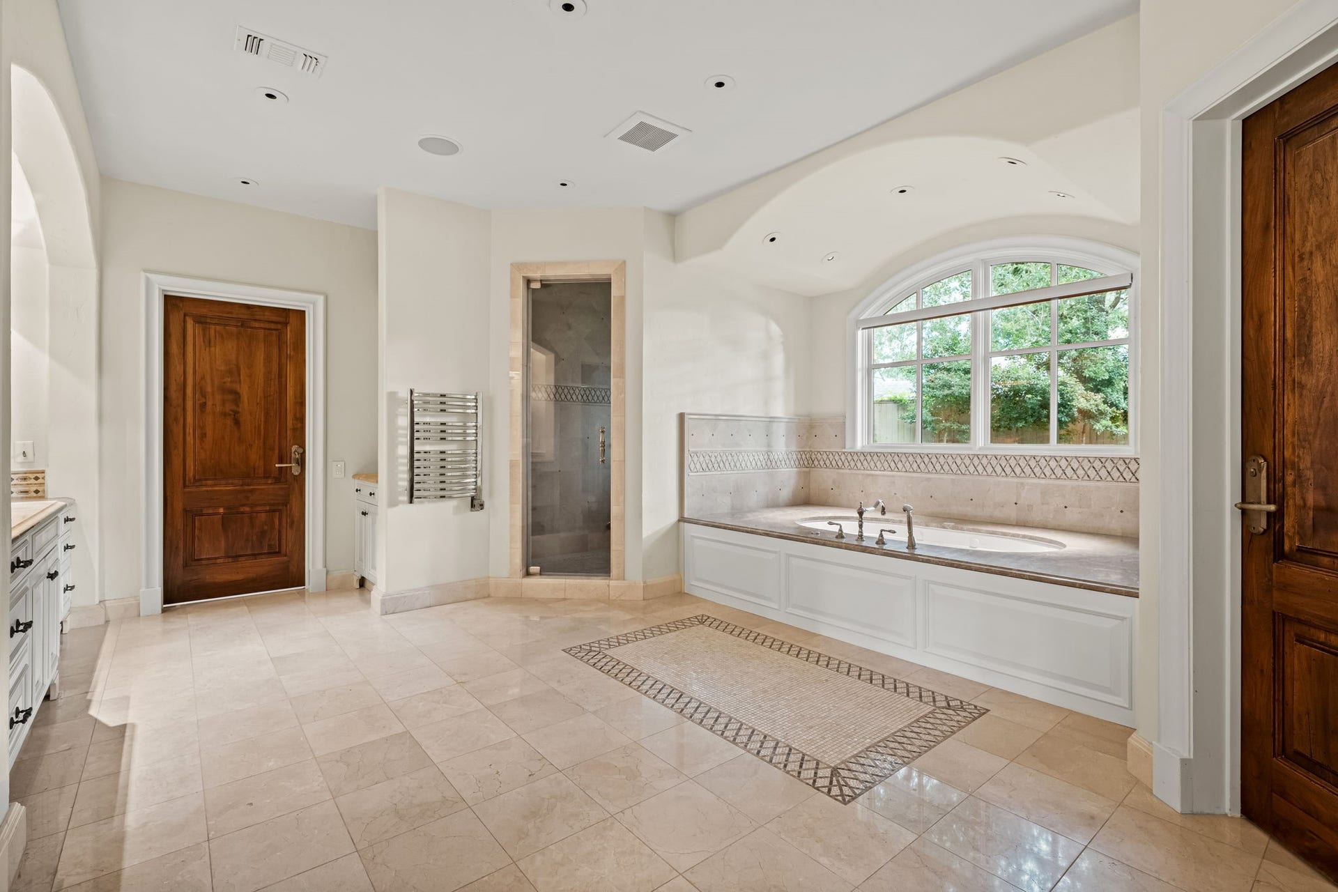1 Gage Court, Houston, TX 77024 The primary bath features dual vanities with marble countertops create separate grooming areas with substantial storage. The bath also includes a Roma steam shower, heated towel rack and private water closet.