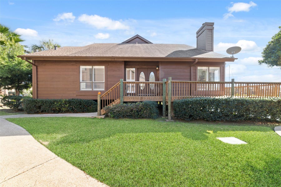 Property photo for 717 Davis Road, League City, TX
