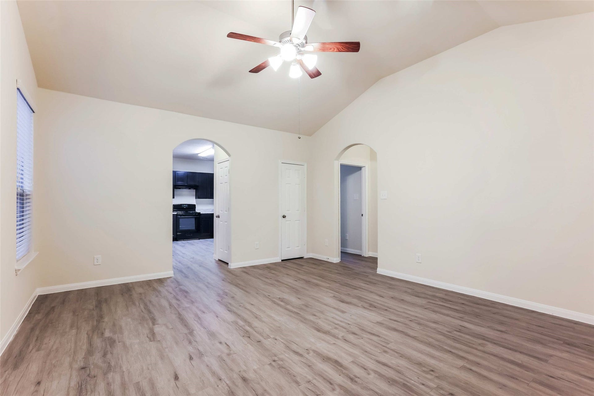 9603 Fabia Court, Houston, TX 77044 Photos may be representative of the floor plan and not the exact home. Finishes, layout, and features of the actual property for lease may vary.