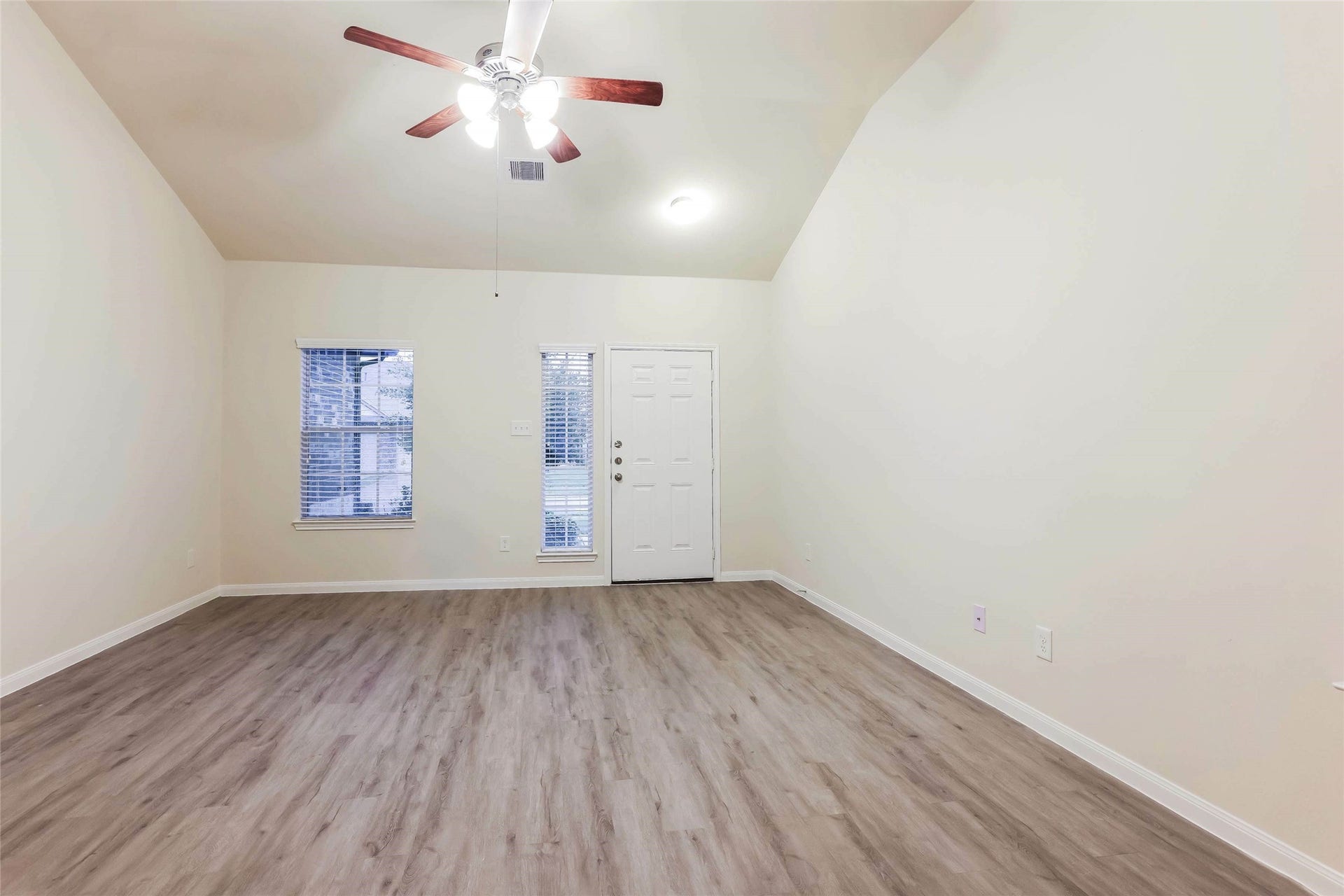 9603 Fabia Court, Houston, TX 77044 Photos may be representative of the floor plan and not the exact home. Finishes, layout, and features of the actual property for lease may vary.
