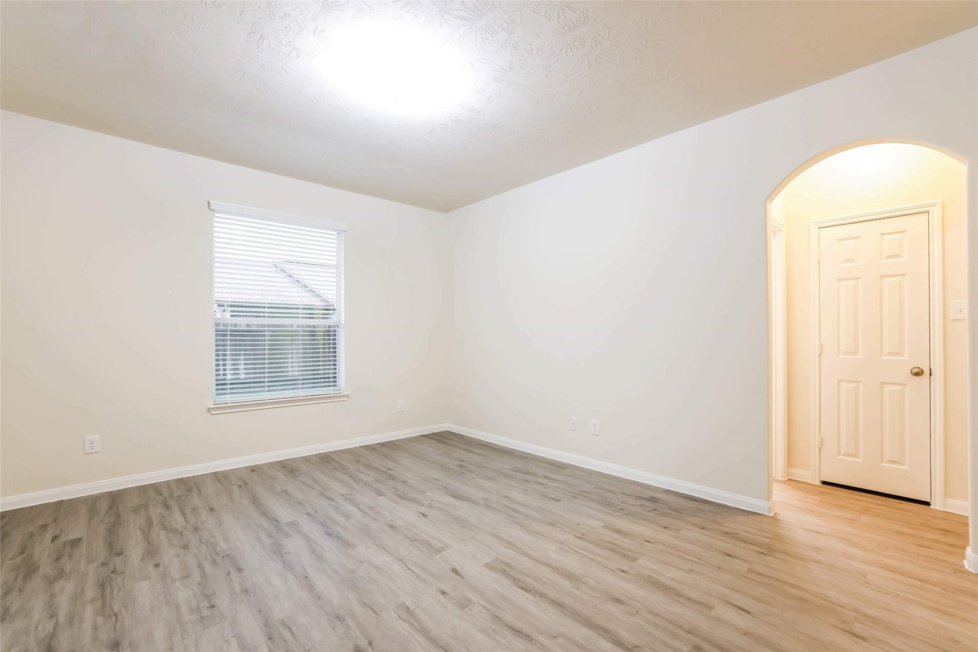 9603 Fabia Court, Houston, TX 77044 Photos may be representative of the floor plan and not the exact home. Finishes, layout, and features of the actual property for lease may vary.