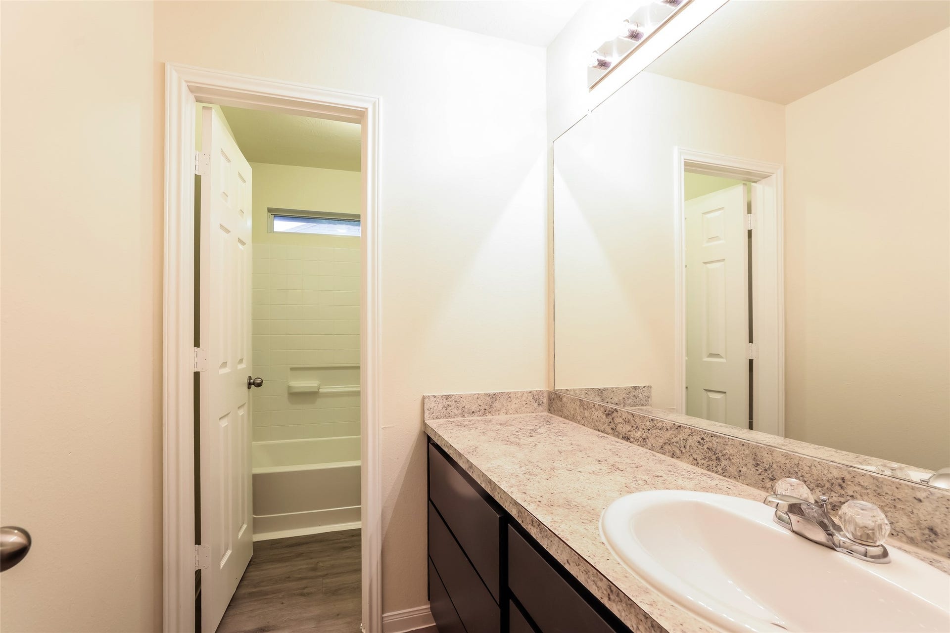 9603 Fabia Court, Houston, TX 77044 Photos may be representative of the floor plan and not the exact home. Finishes, layout, and features of the actual property for lease may vary.