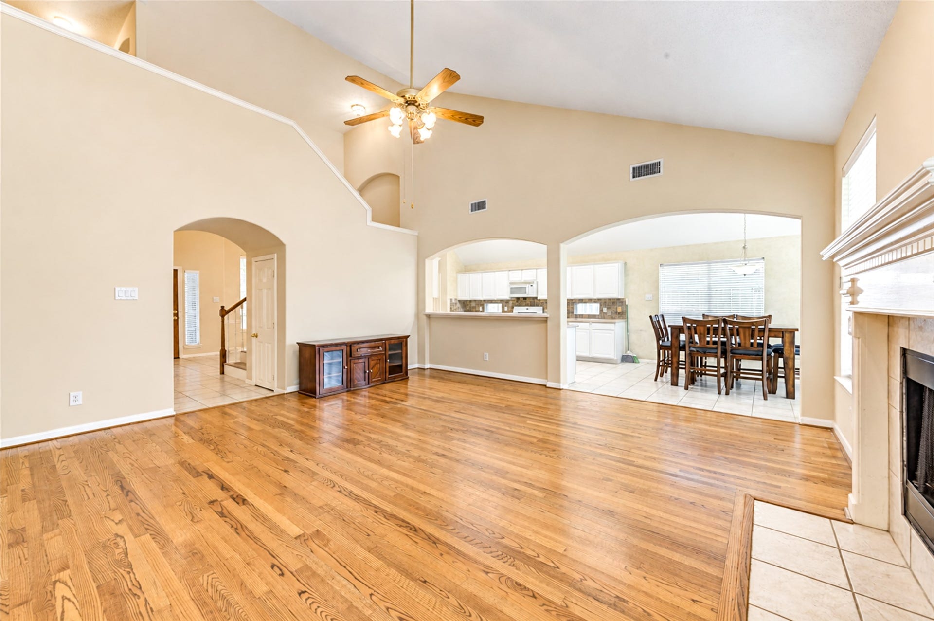 3835 Heritage Colony Drive, Missouri City, TX 77459 Living room looks into kitchen and breakfast