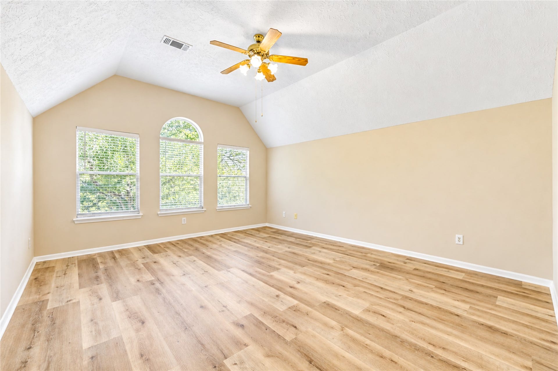 3835 Heritage Colony Drive, Missouri City, TX 77459 Upstairs game room