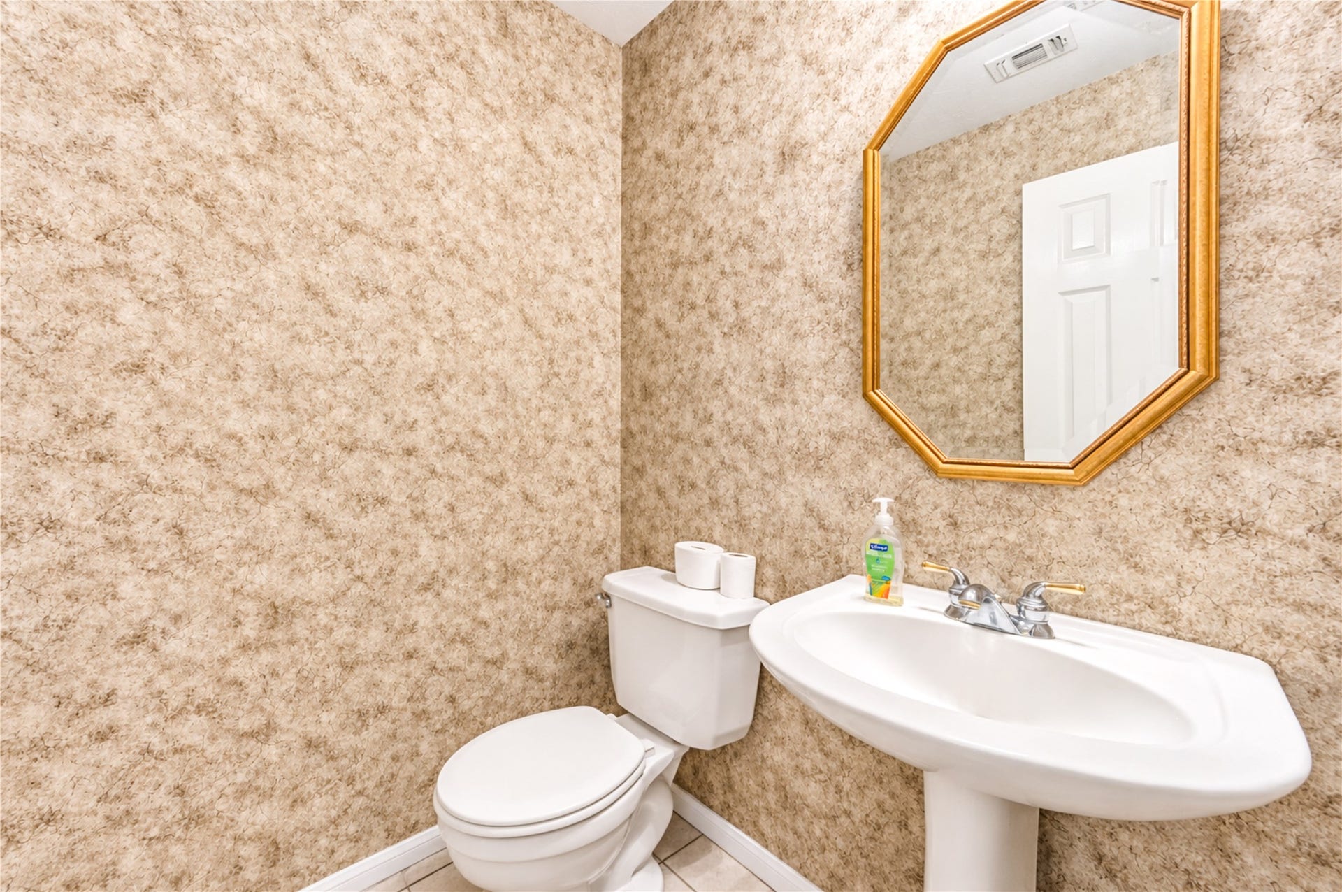 3835 Heritage Colony Drive, Missouri City, TX 77459 Half bath