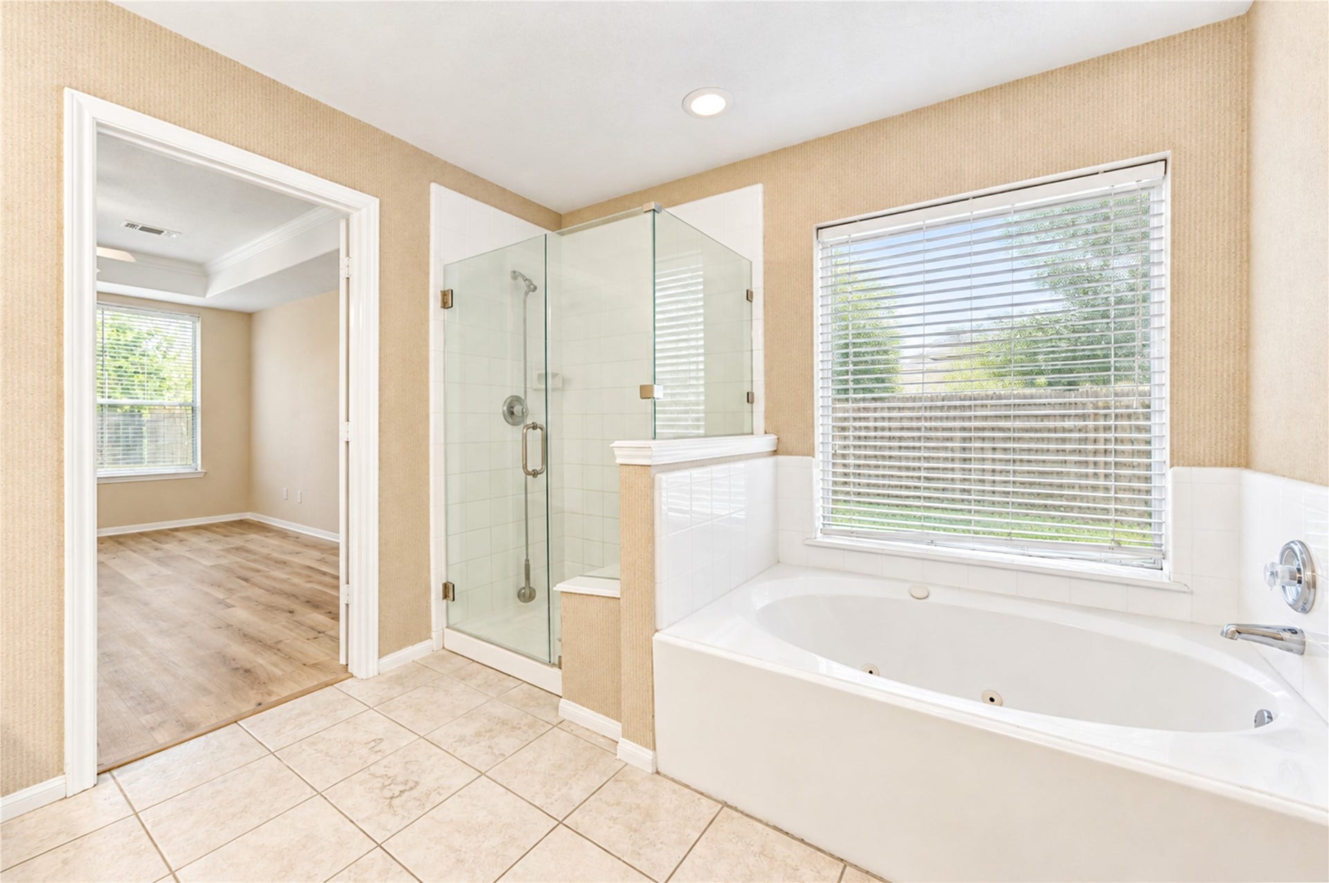 3835 Heritage Colony Drive, Missouri City, TX 77459 View of shower and tub