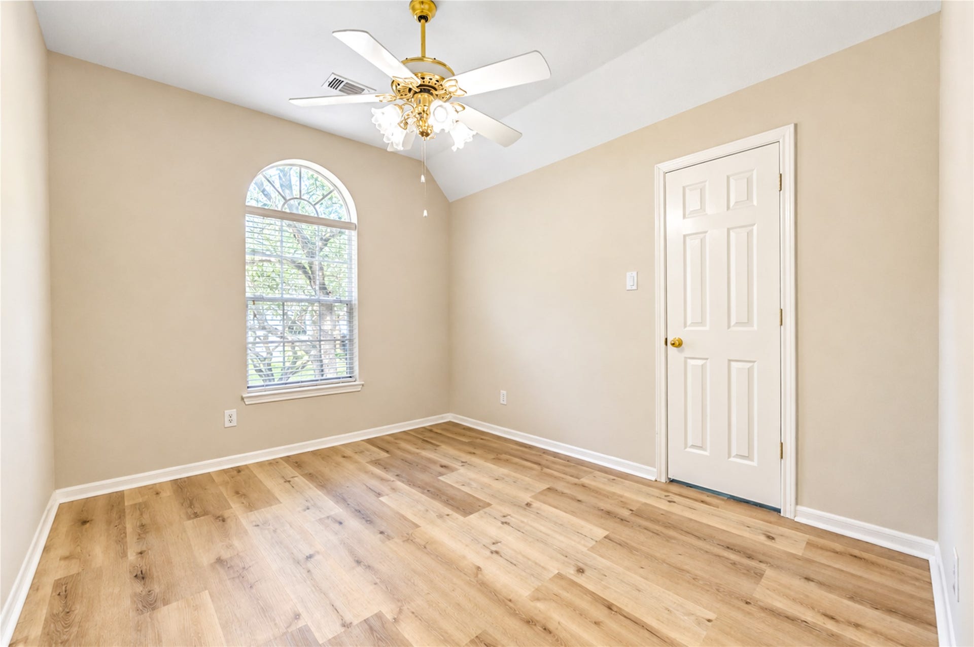 3835 Heritage Colony Drive, Missouri City, TX 77459 Secondary bedroom