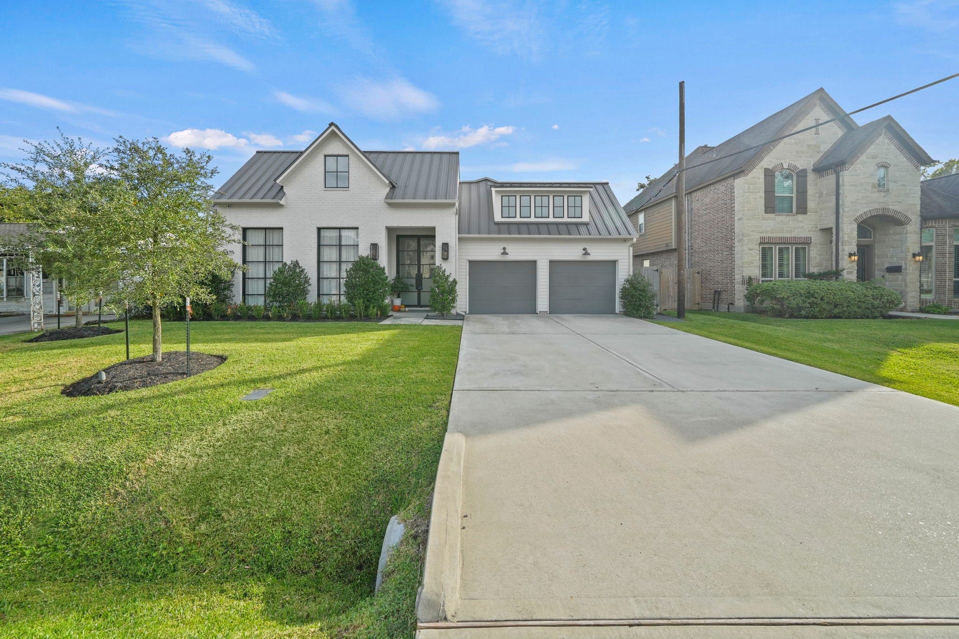 6425 Remlap Street, Houston, TX 77055 A beautiful custom home with so many upgrades!