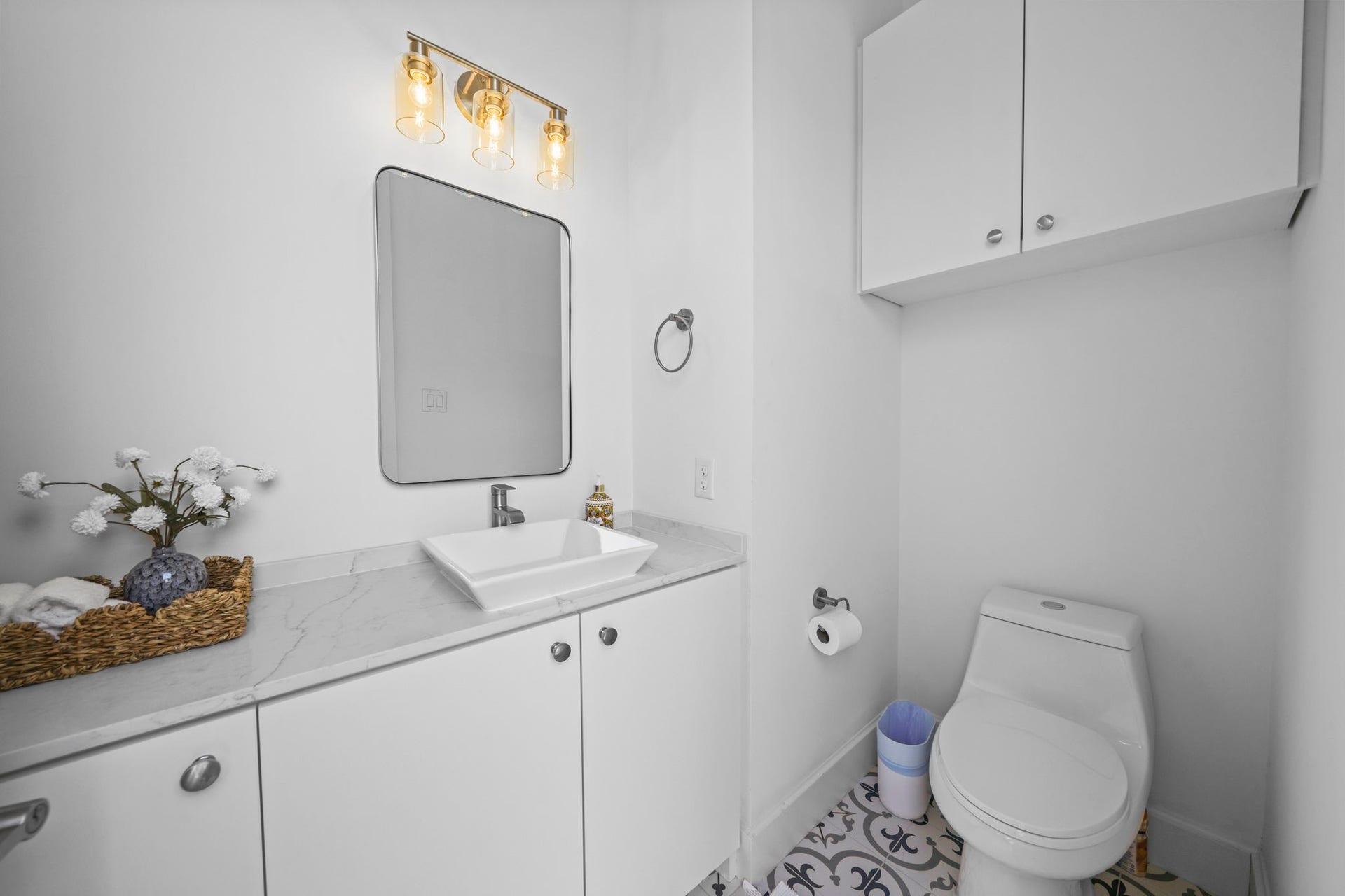 6425 Remlap Street, Houston, TX 77055 A designated pool bath is such a great functional feature!