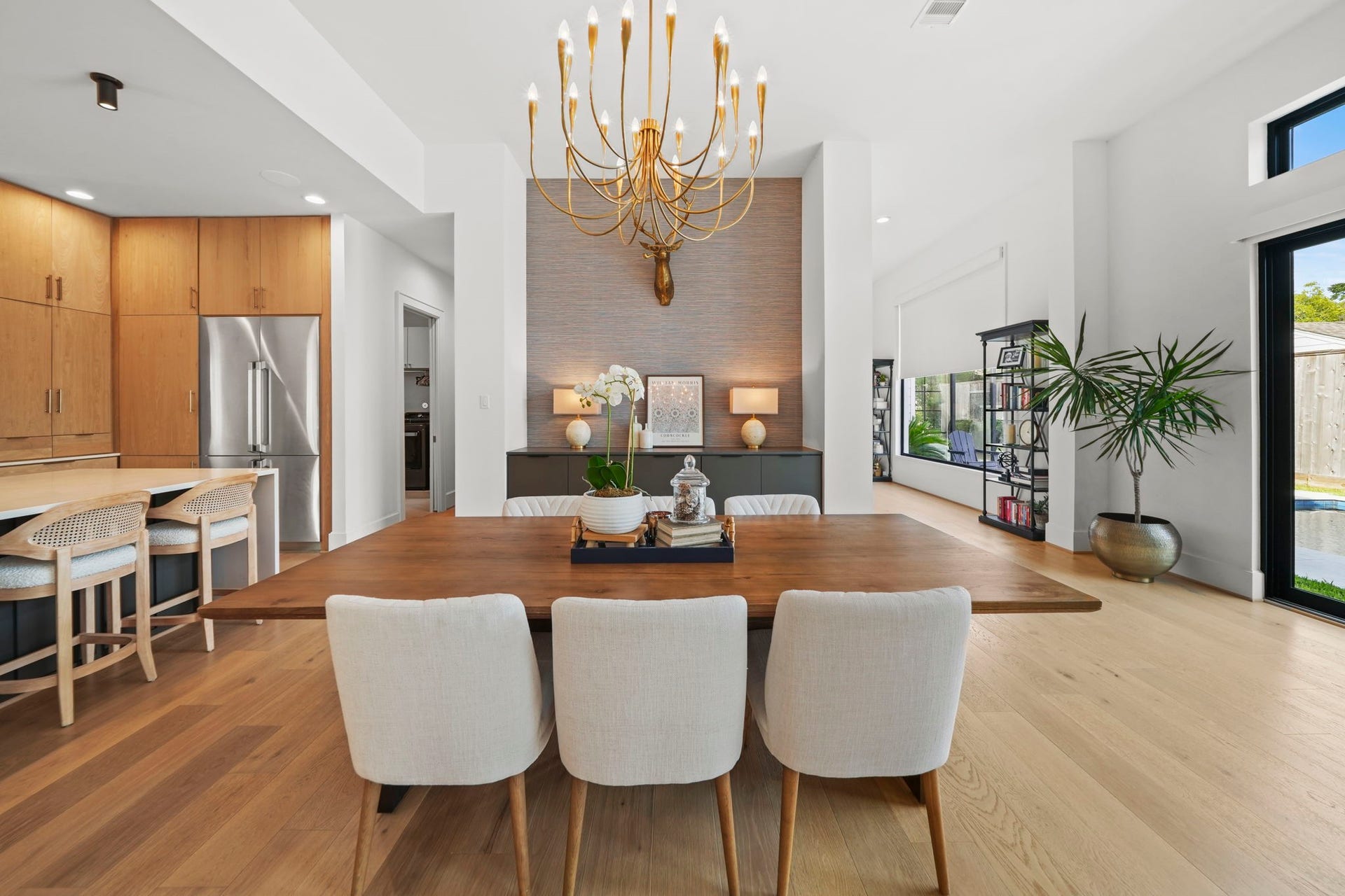 6425 Remlap Street, Houston, TX 77055 Such a beautiful dining space!!!