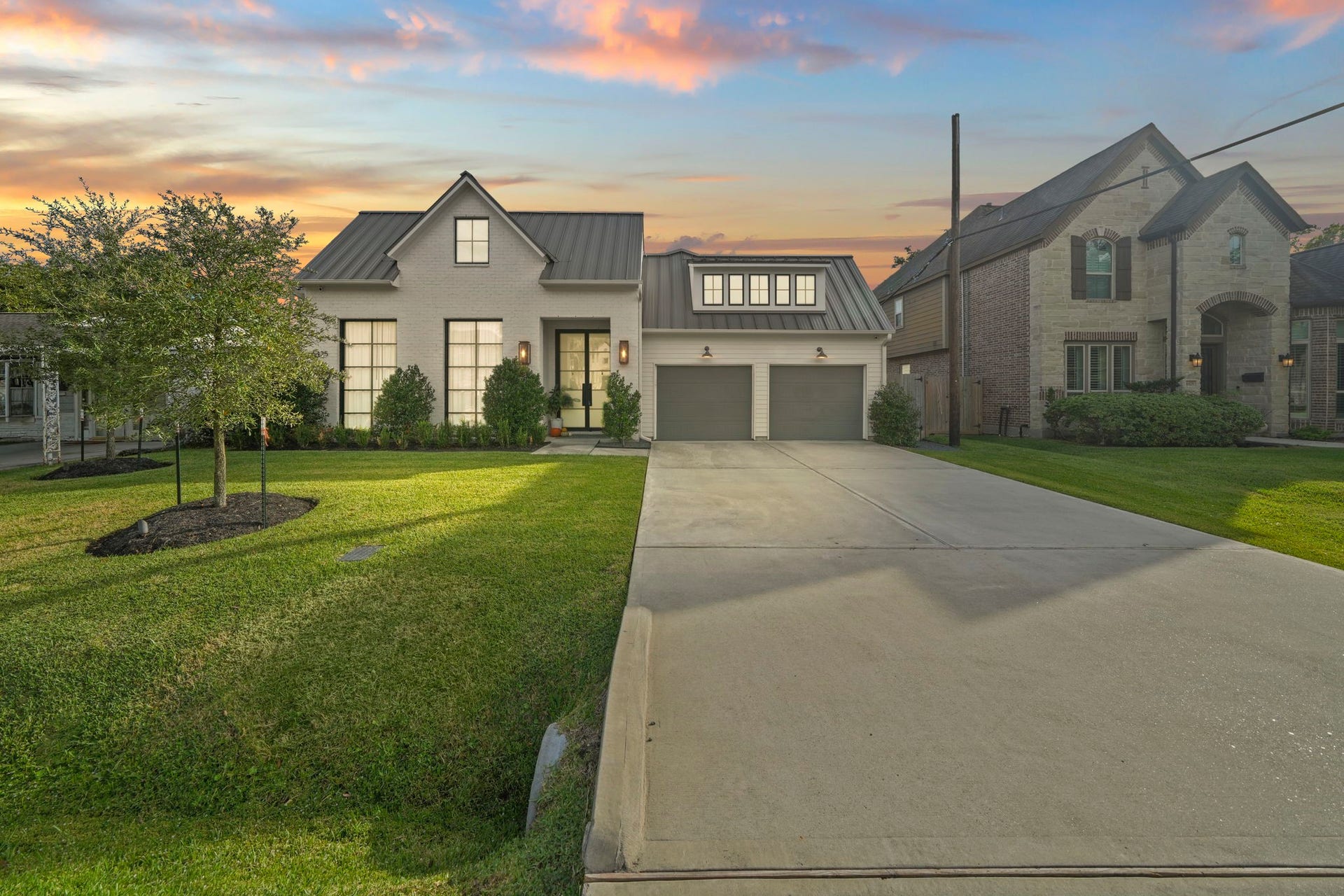 6425 Remlap Street, Houston, TX 77055 Gorgeous home built in 2022 with many upgrades and features!