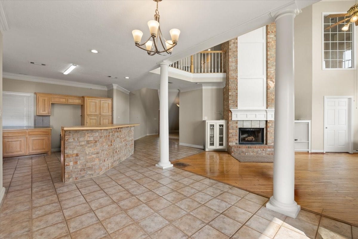 3326 Desert Inn Drive, Montgomery, TX 77356 Spacious main floor living