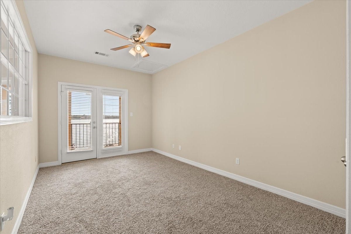 3326 Desert Inn Drive, Montgomery, TX 77356 Upstairs bedroom with ceiling fan