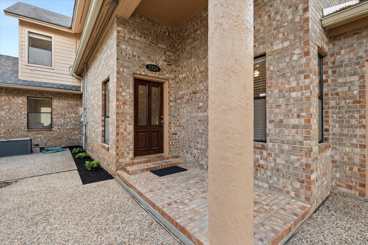 3326 Desert Inn Drive, Montgomery, TX 77356 Solid built custom brick home