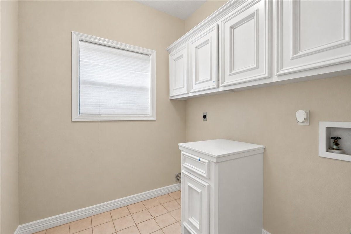 3326 Desert Inn Drive, Montgomery, TX 77356 Main floor utility room with built ins
