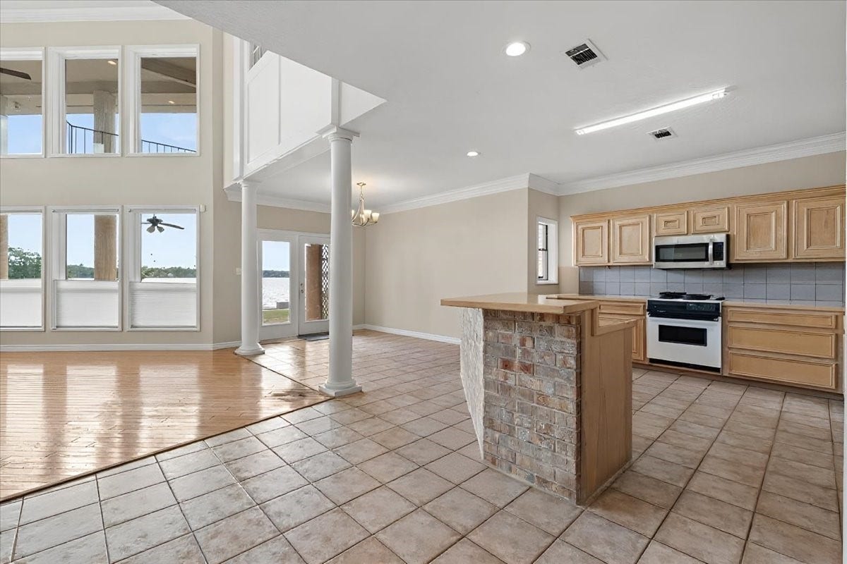 3326 Desert Inn Drive, Montgomery, TX 77356 Open floor plan brings plenty of room for entertaining