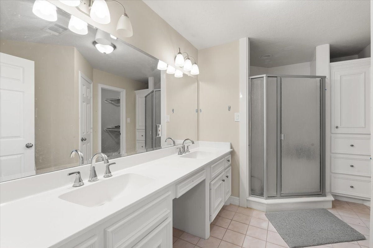 3326 Desert Inn Drive, Montgomery, TX 77356 Primary bath with double sinks and walk in shower