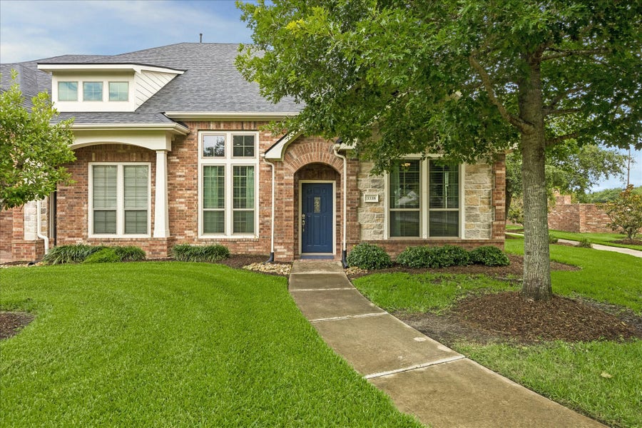 Property photo for 3338 Knollcrest Lane, Pearland, TX