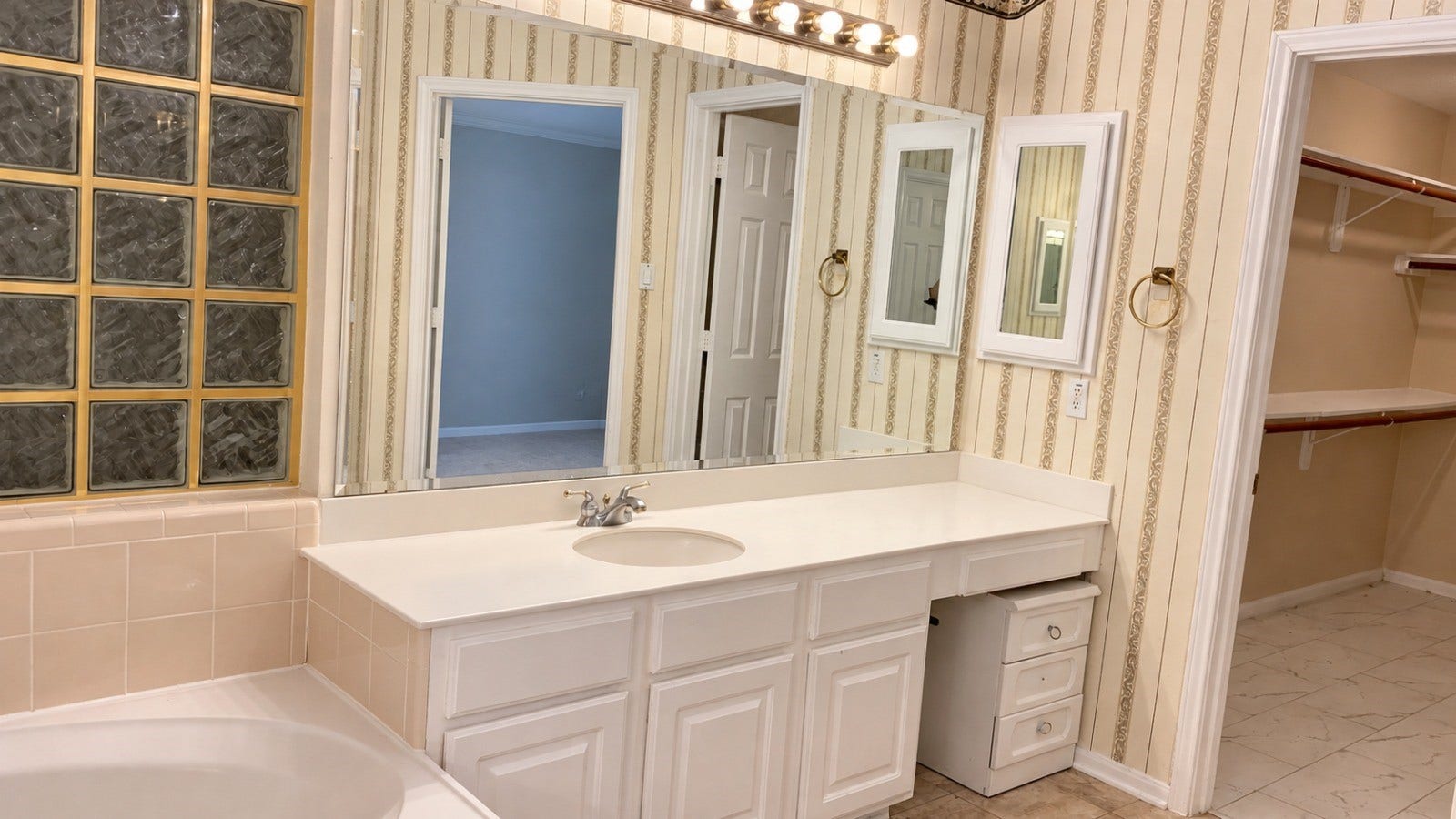 1906 Gray Birch Drive, Sugar Land, TX 77479 1906 Gray Birch Drive, Sugar Land, TX 77479