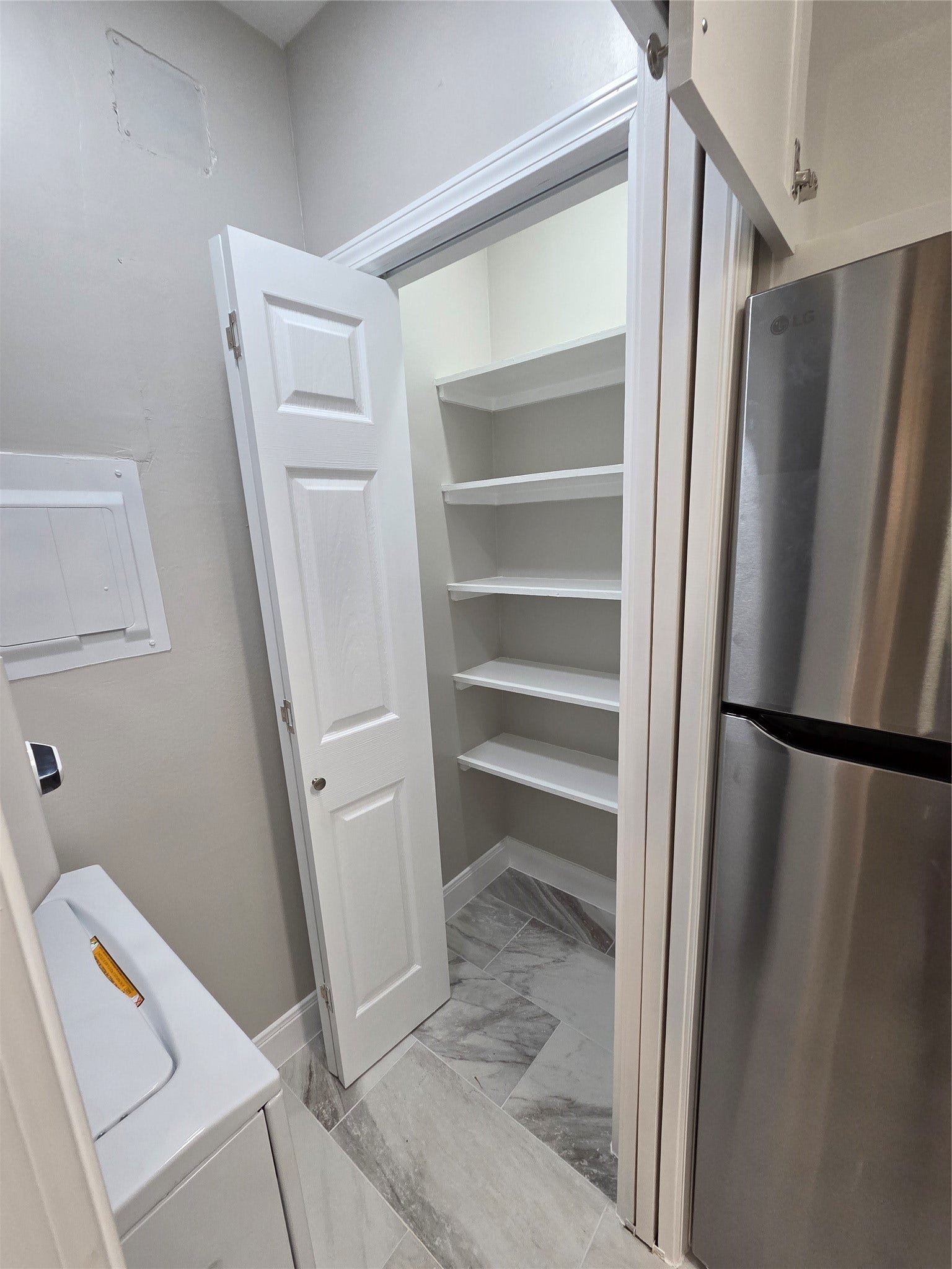 2475 Underwood Street, #166, Houston, TX 77030 View of pantry open