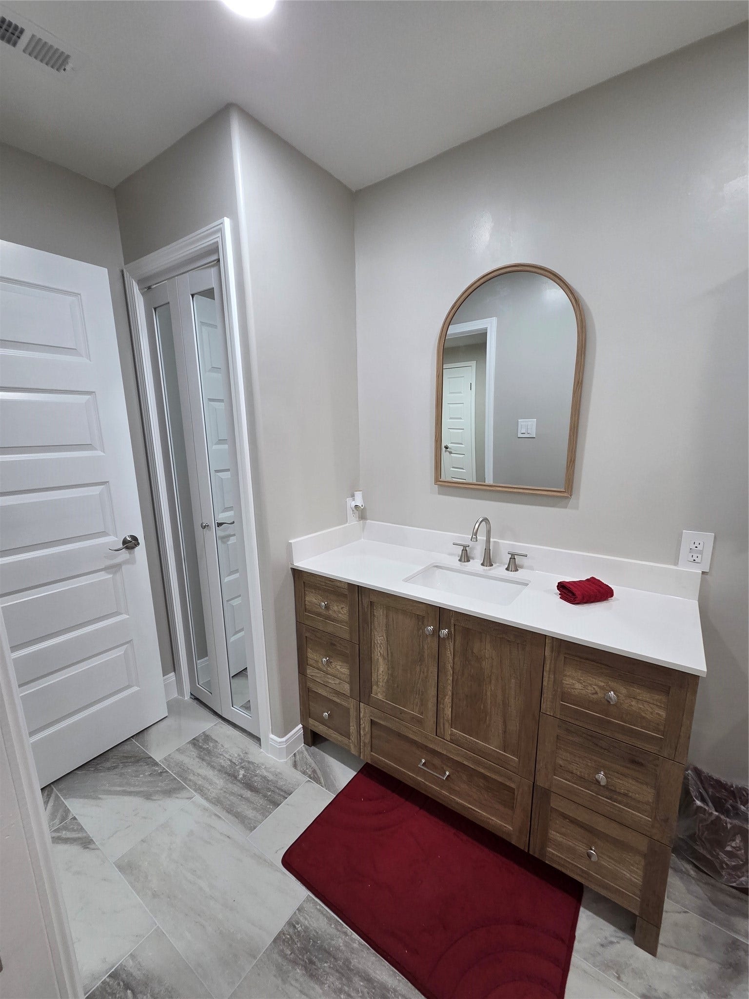 2475 Underwood Street, #166, Houston, TX 77030 Vanity with ideal storage