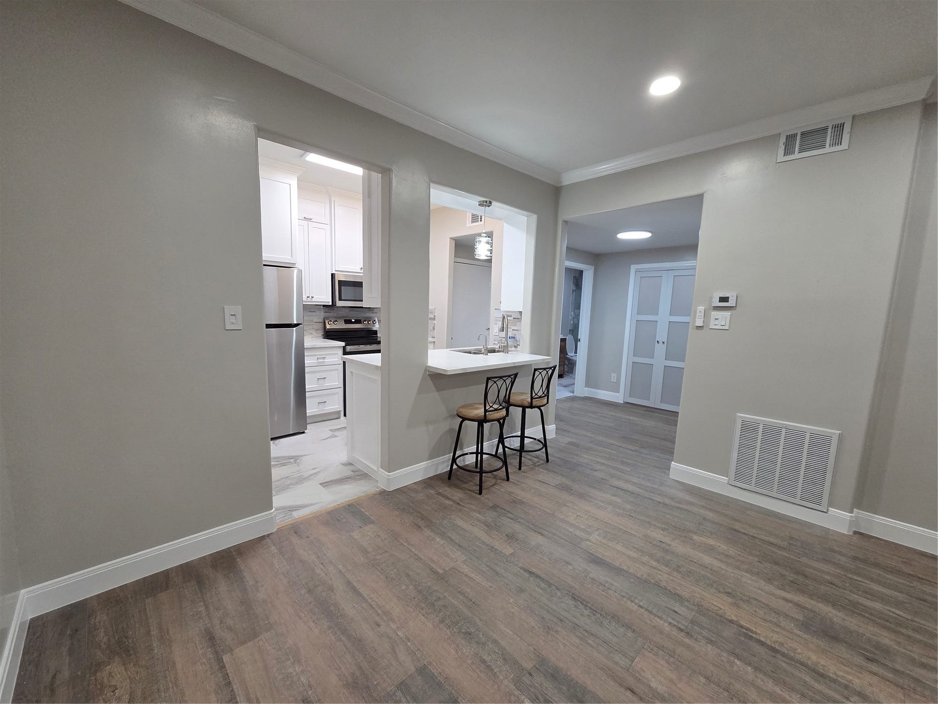 2475 Underwood Street, #166, Houston, TX 77030 View fo kitchen and entry from dining