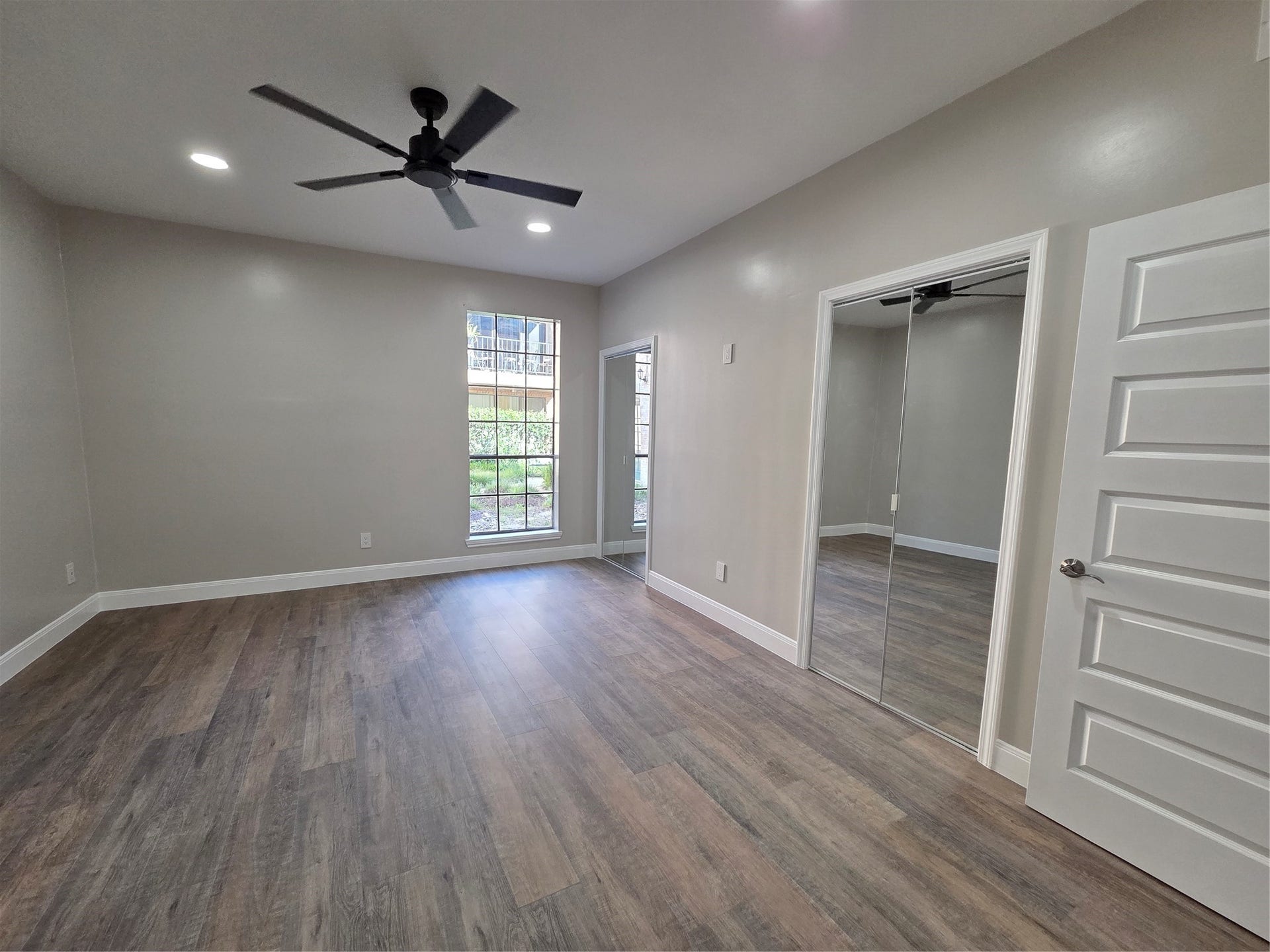 2475 Underwood Street, #166, Houston, TX 77030 Another veiw of bedroom from study!