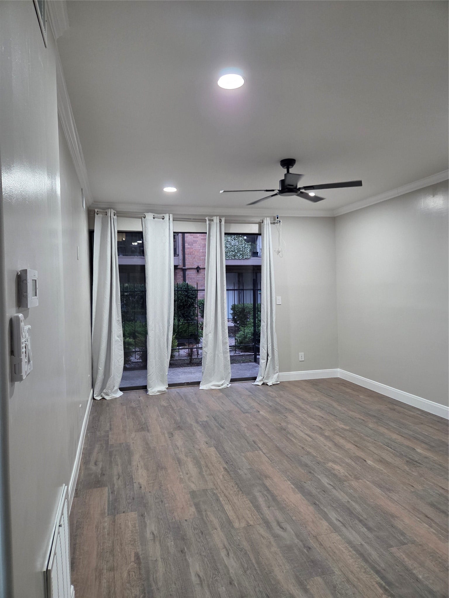 2475 Underwood Street, #166, Houston, TX 77030 Living room during the day!
