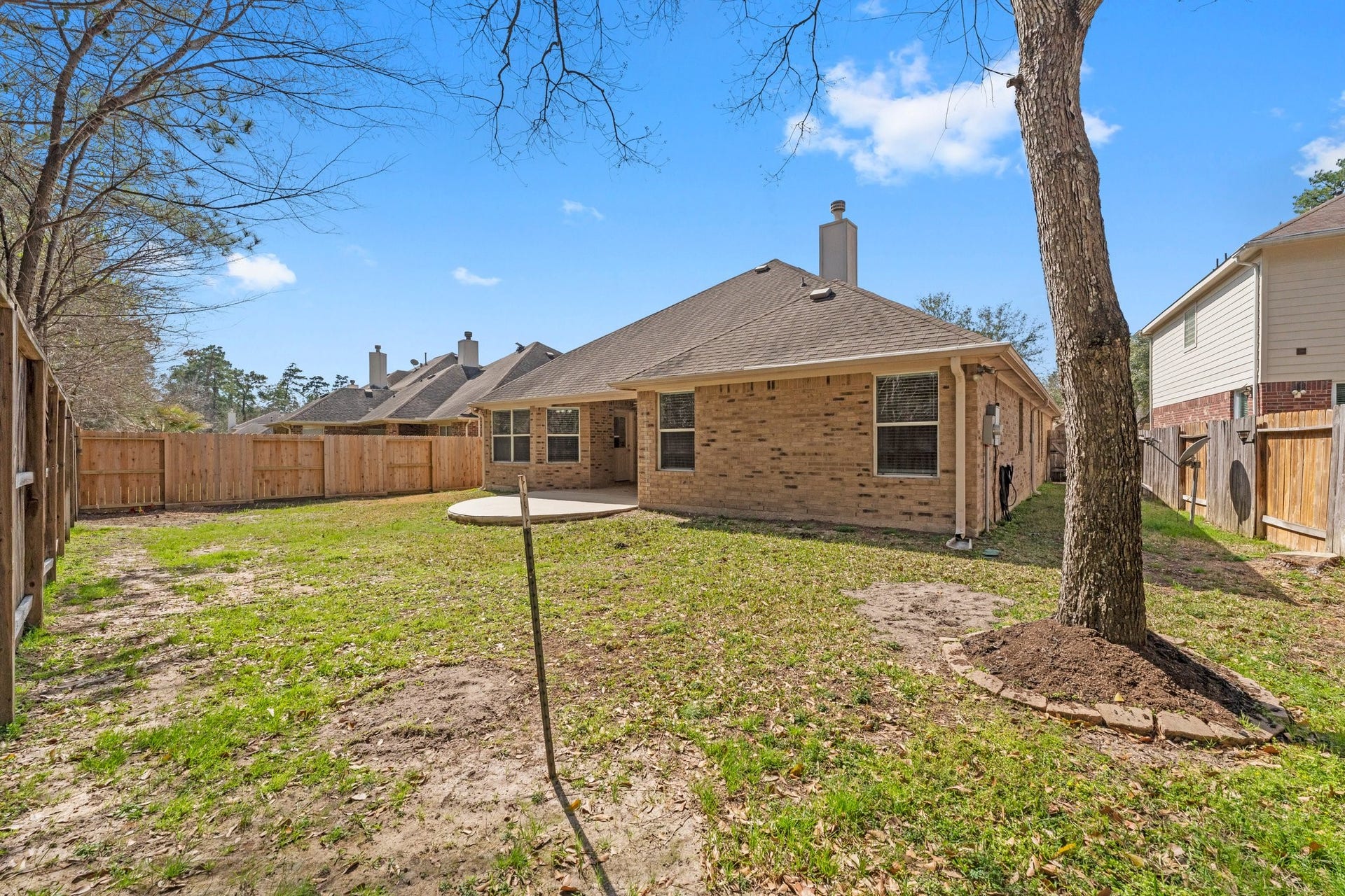 34 Bryce Branch Circle, The Woodlands, TX 77382 Great location, great schools, great neighborhood, great home to grow & create family memories!! Close to shopping, parks, swimming pool, tennis court, walking/jogging paths, shopping, & restaurants! This home has it all!