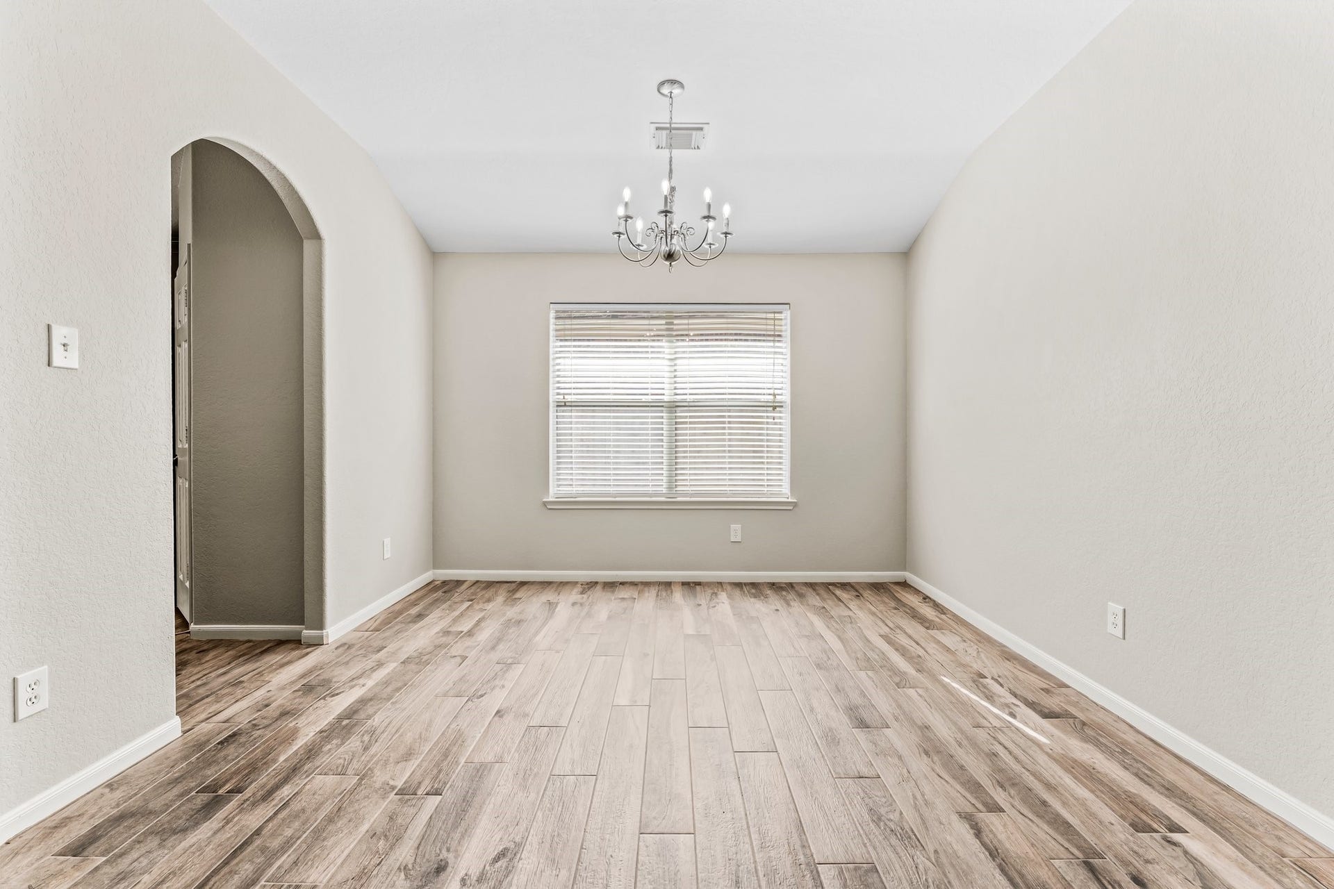 34 Bryce Branch Circle, The Woodlands, TX 77382 The Formal Dining room is located off the Kitchen for ease in entertaining. Features include wood-look ceramic tile flooring, sunny double window, fresh paint, and decorative chandelier.