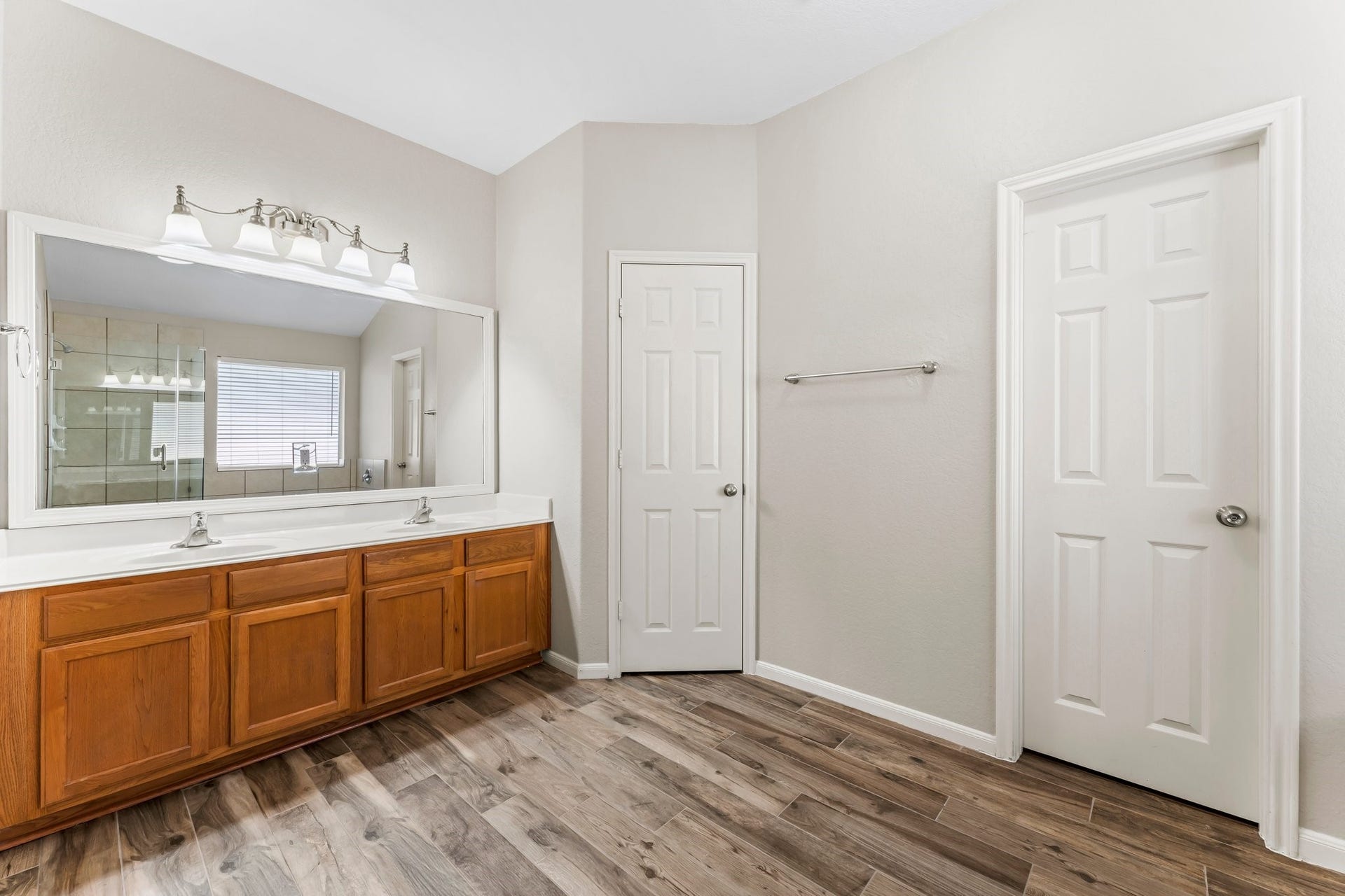 34 Bryce Branch Circle, The Woodlands, TX 77382 Another view of the primary bath. There is also a huge walk-in closet!