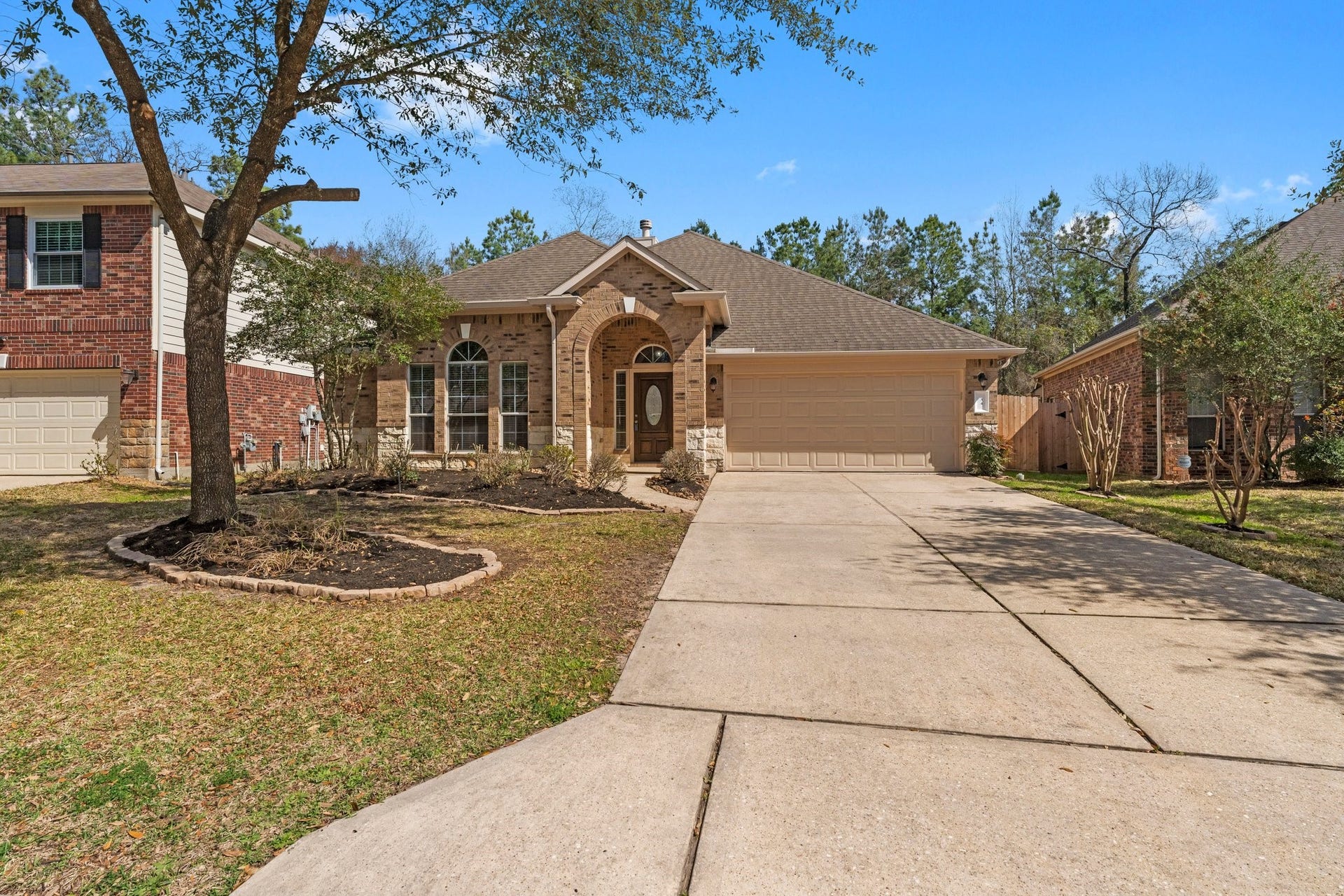 34 Bryce Branch Circle, The Woodlands, TX 77382 Welcome to 34 Bryce Branch. Easy one-story living in a quiet neighborhood!