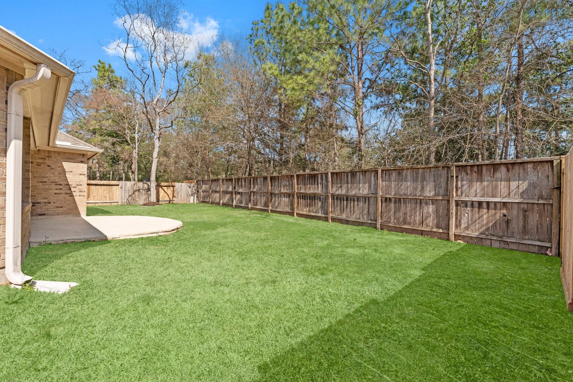 34 Bryce Branch Circle, The Woodlands, TX 77382 Very private back yard! Plenty of space to run and play!