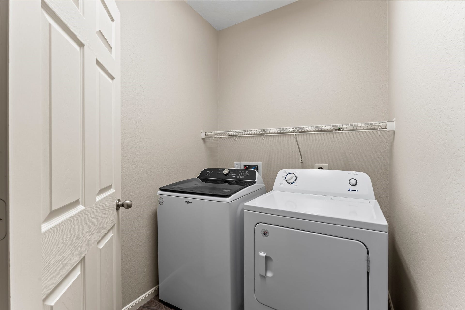34 Bryce Branch Circle, The Woodlands, TX 77382 Washer and dryer included for your convenience!