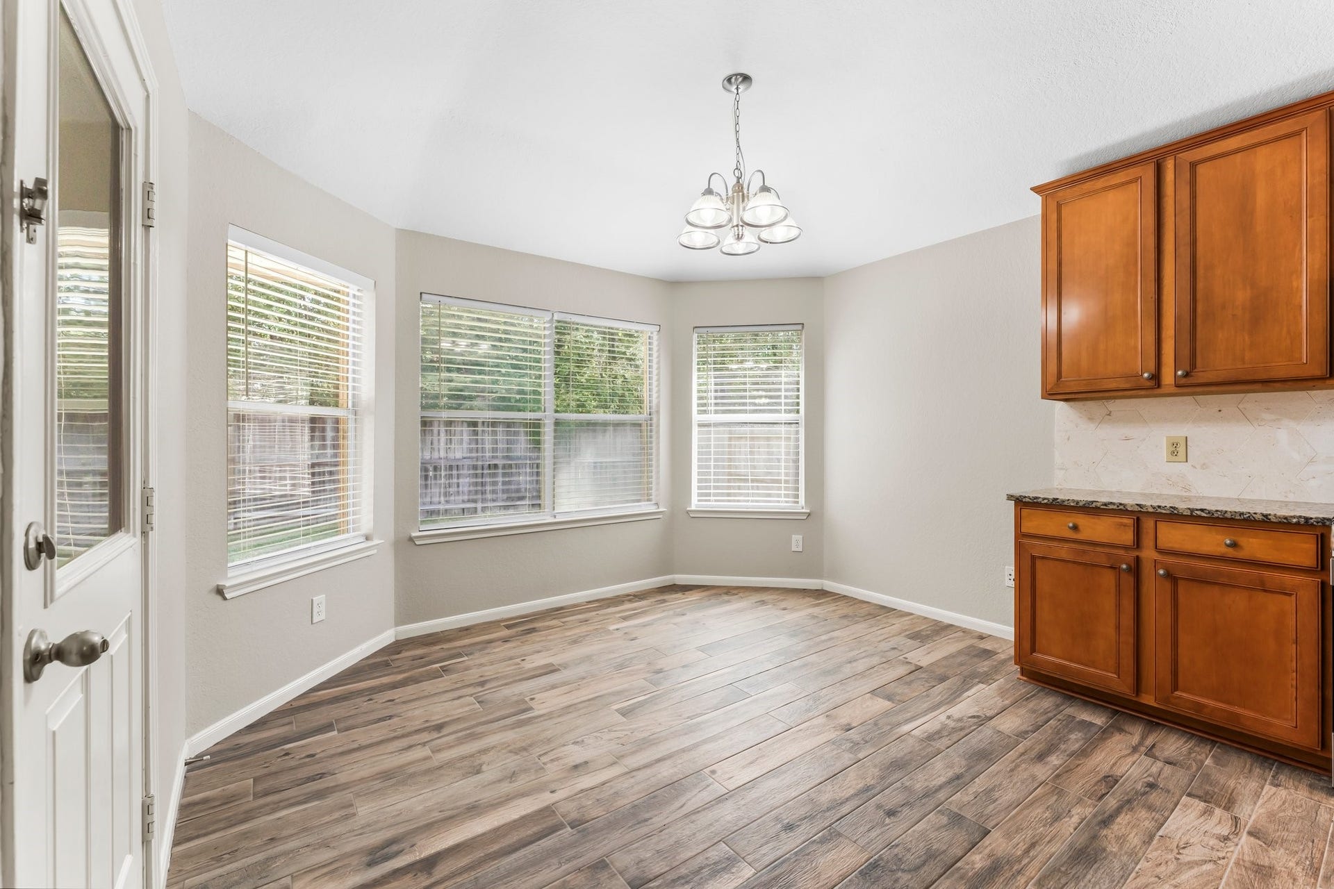 34 Bryce Branch Circle, The Woodlands, TX 77382 The eating area is spacious and has fantastic panoramic back yard views! Features include wood-look ceramic tile flooring, four sunny windows, fresh paint, and decorative chandelier.