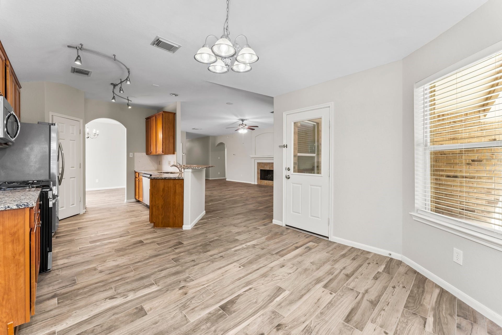 34 Bryce Branch Circle, The Woodlands, TX 77382 Look at this fantastic open floor plan!