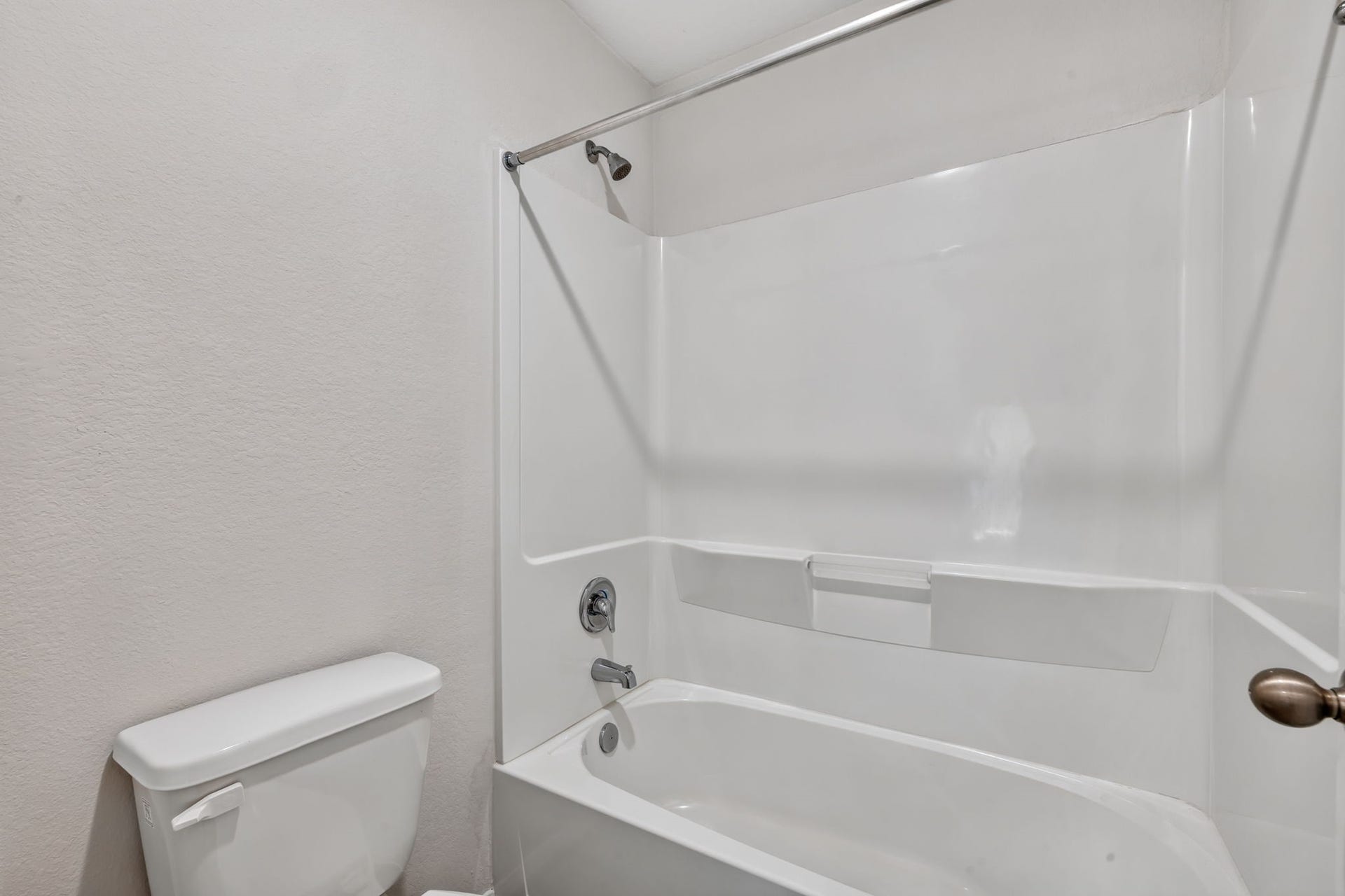 5243 Shallowhurst Lane, Katy, TX 77449 SECONDARY BATHROOM II