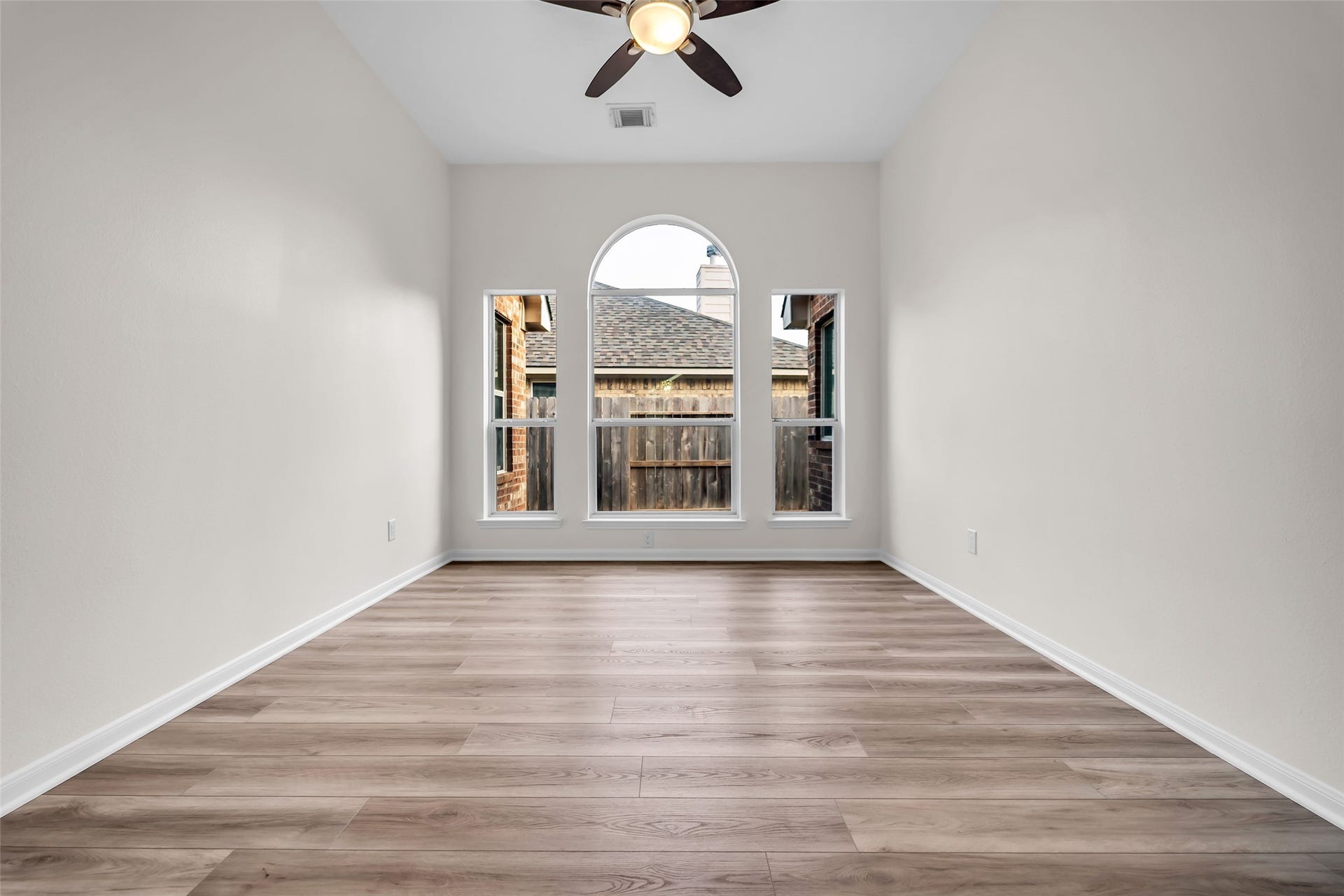 3906 Inglewood Circle, Missouri City, TX 77459 Flex space off of the family room has double french doors and a lovely window. This can become a designated office, home gym, or game room. The possibilies are endless.