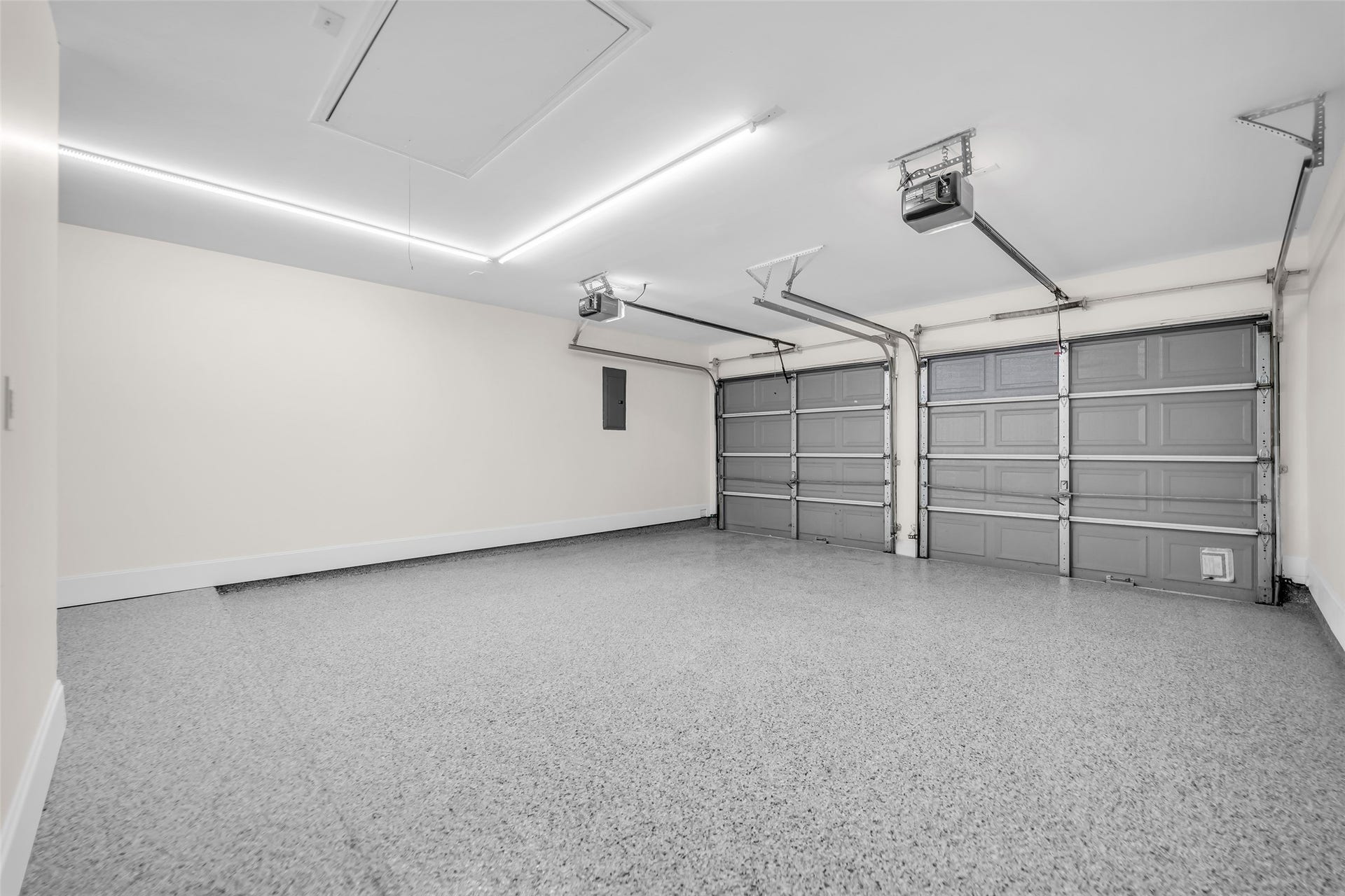 3906 Inglewood Circle, Missouri City, TX 77459 Beautiful, Clean Epoxy floor in this 2 car garage complete with custom lighting!
