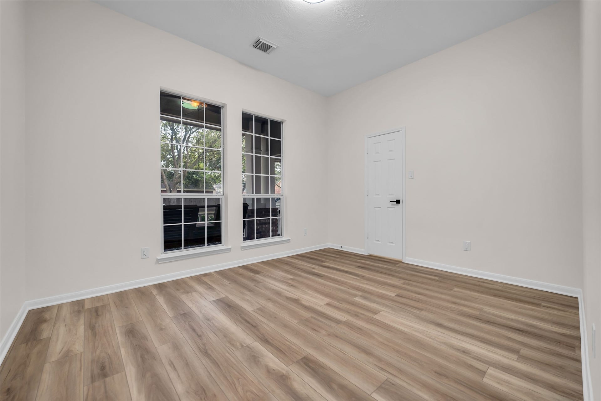 3906 Inglewood Circle, Missouri City, TX 77459 Two secondary bedrooms are up front, separate from the family room and primary.