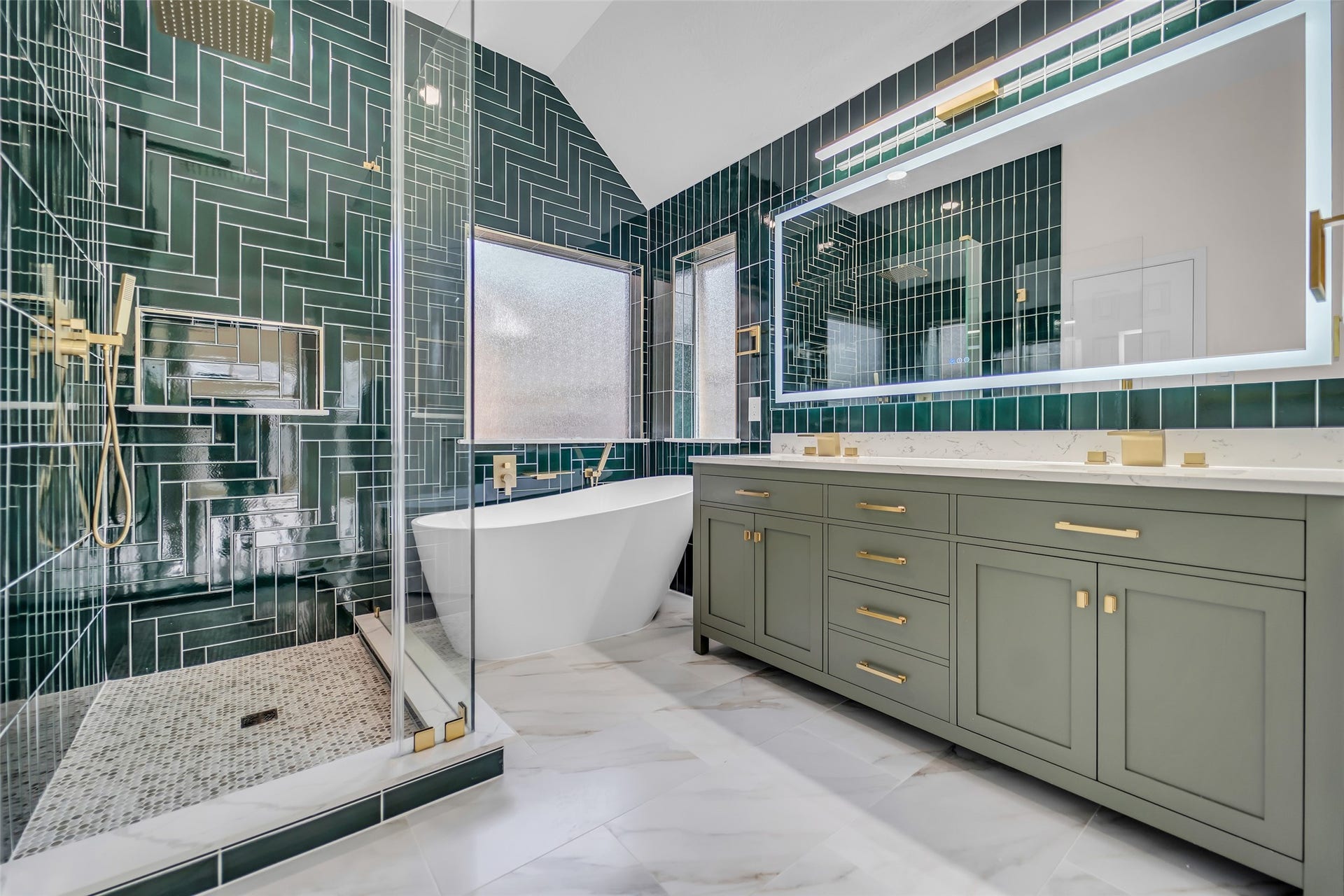 3906 Inglewood Circle, Missouri City, TX 77459 Brand new primary bathroom with modern fixtures and finishes