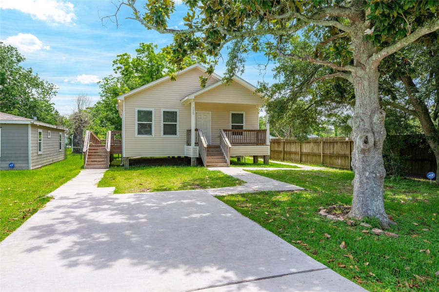 Property photo for 1125 Lake Road, La Marque, TX