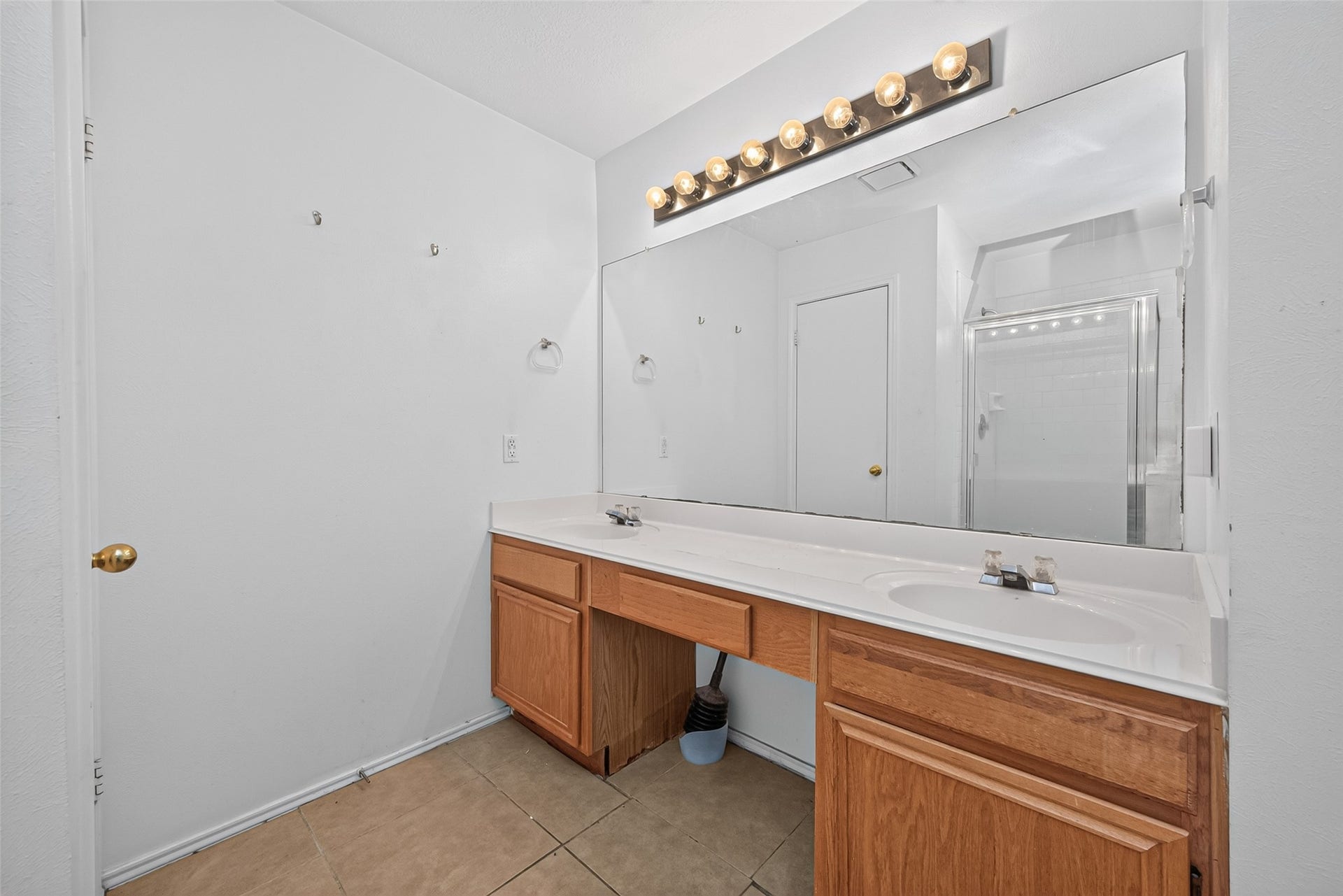 2446 Kenbridge Drive, Houston, TX 77067 2446 Kenbridge Drive, Houston, TX 77067