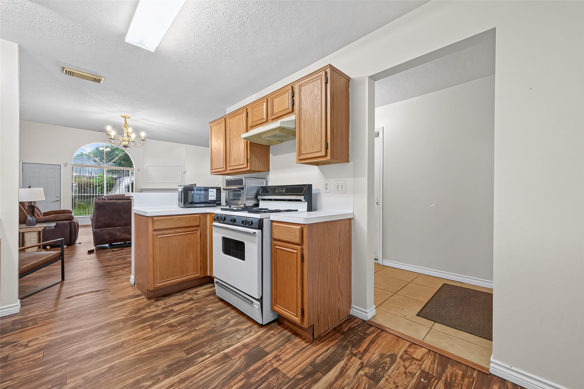 2446 Kenbridge Drive, Houston, TX 77067 2446 Kenbridge Drive, Houston, TX 77067