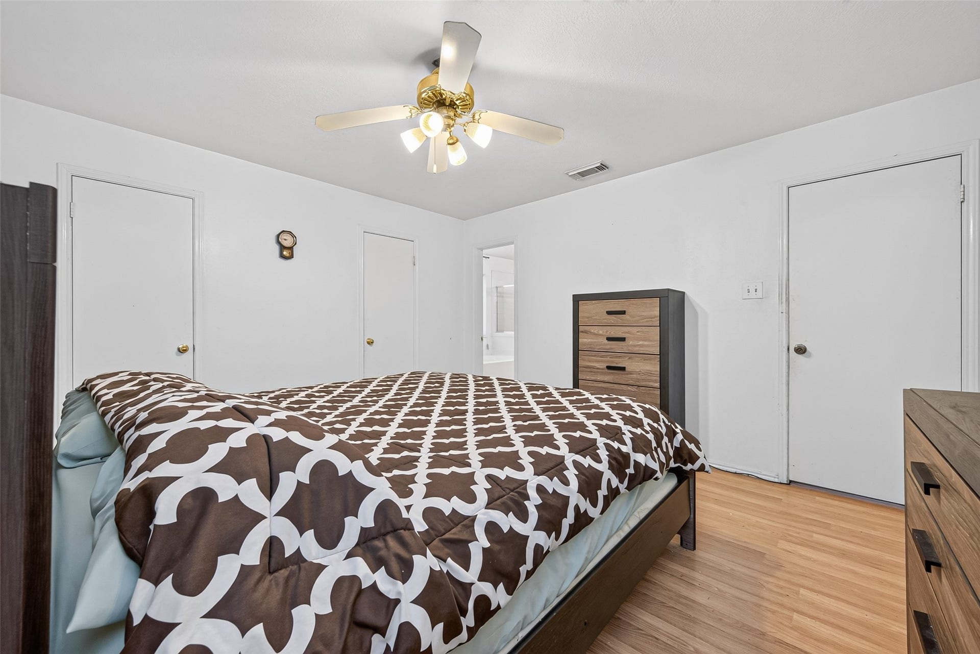 2446 Kenbridge Drive, Houston, TX 77067 2446 Kenbridge Drive, Houston, TX 77067
