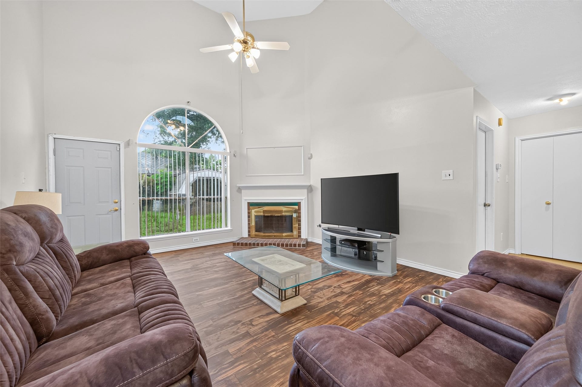 2446 Kenbridge Drive, Houston, TX 77067 2446 Kenbridge Drive, Houston, TX 77067