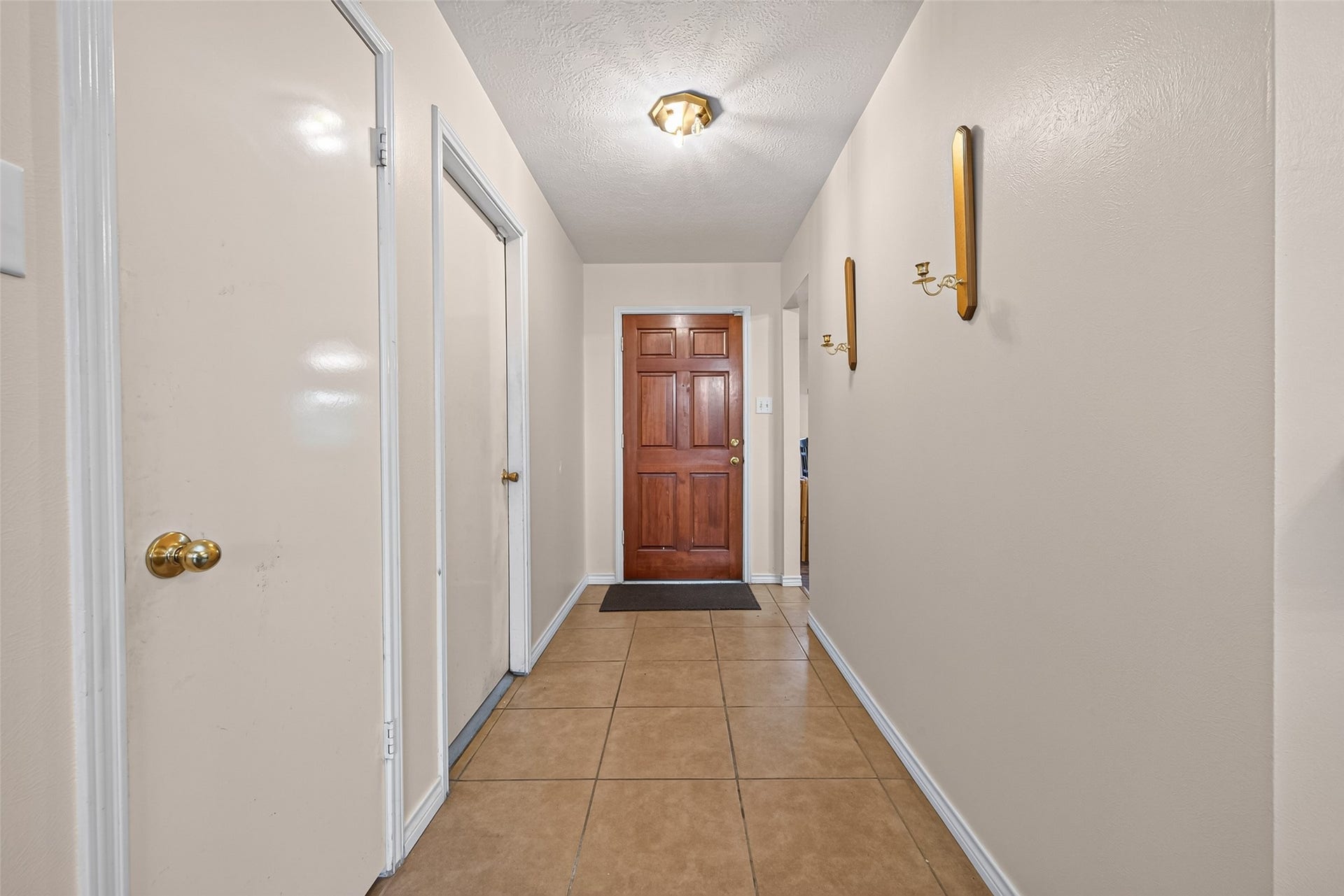 2446 Kenbridge Drive, Houston, TX 77067 2446 Kenbridge Drive, Houston, TX 77067