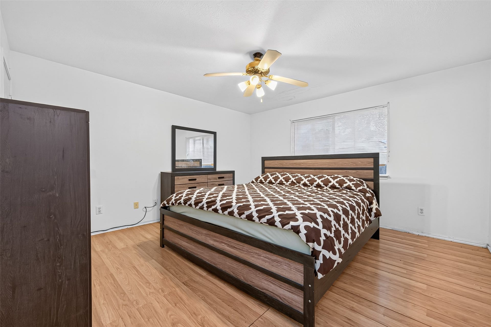 2446 Kenbridge Drive, Houston, TX 77067 2446 Kenbridge Drive, Houston, TX 77067